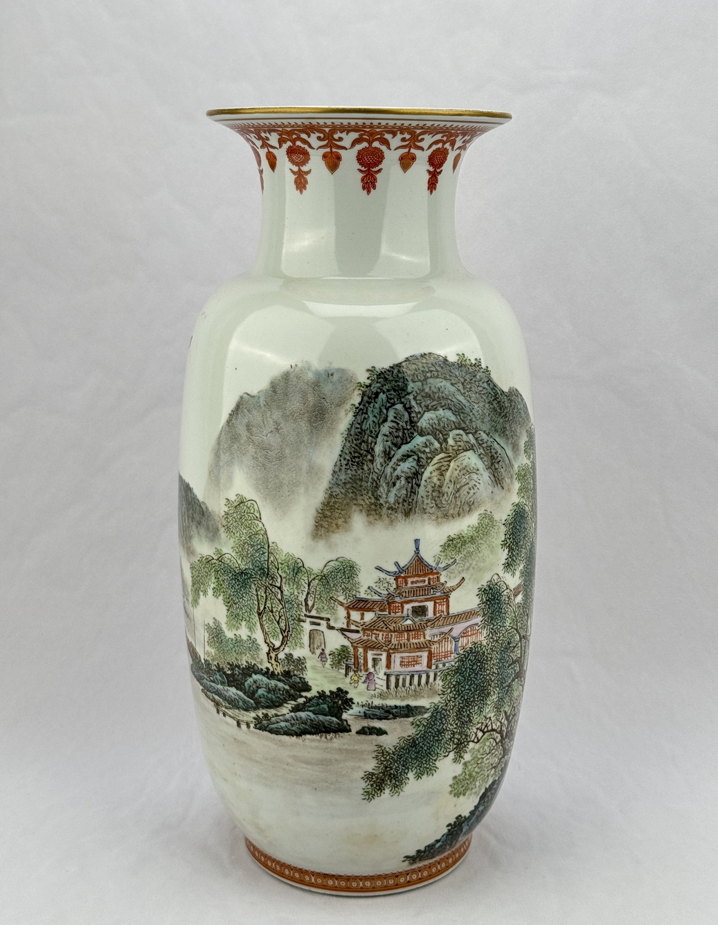 A Chinese porcelain vase, 19TH/21TH Century Pr. - Image 3 of 13