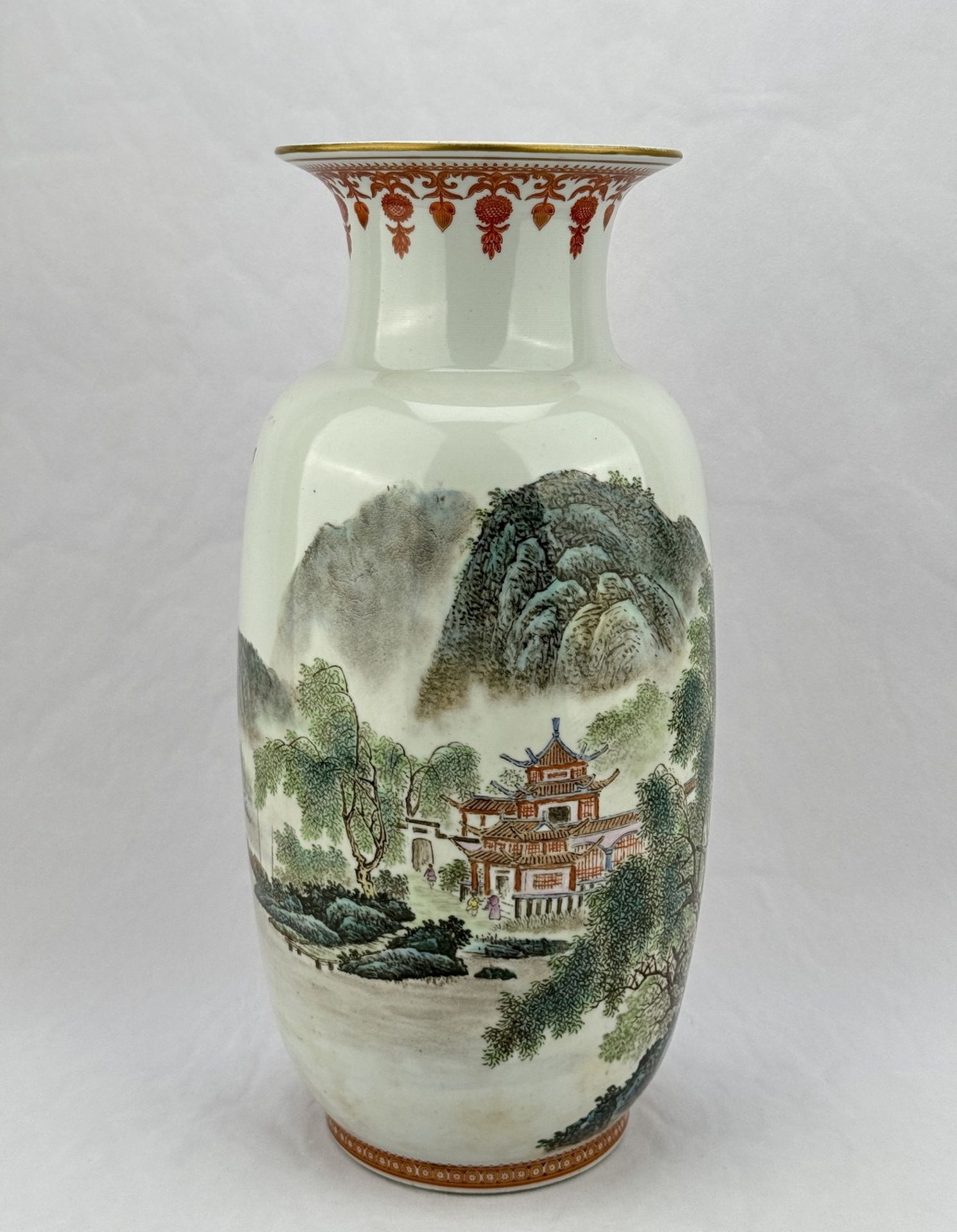A Chinese porcelain vase, 19TH/21TH Century Pr. - Bild 3 aus 13