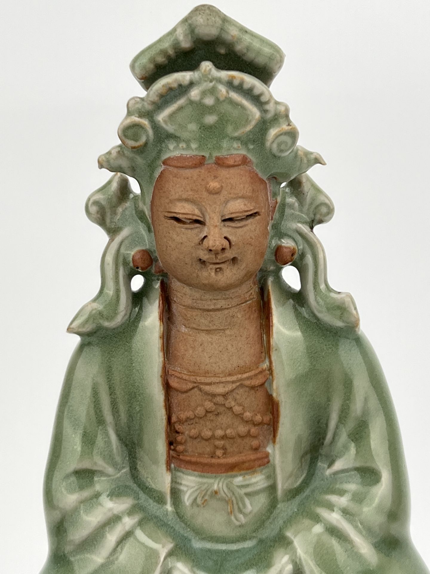 A Chinese porcelain figure, 17TH/18TH Century Pr.  - Bild 6 aus 8