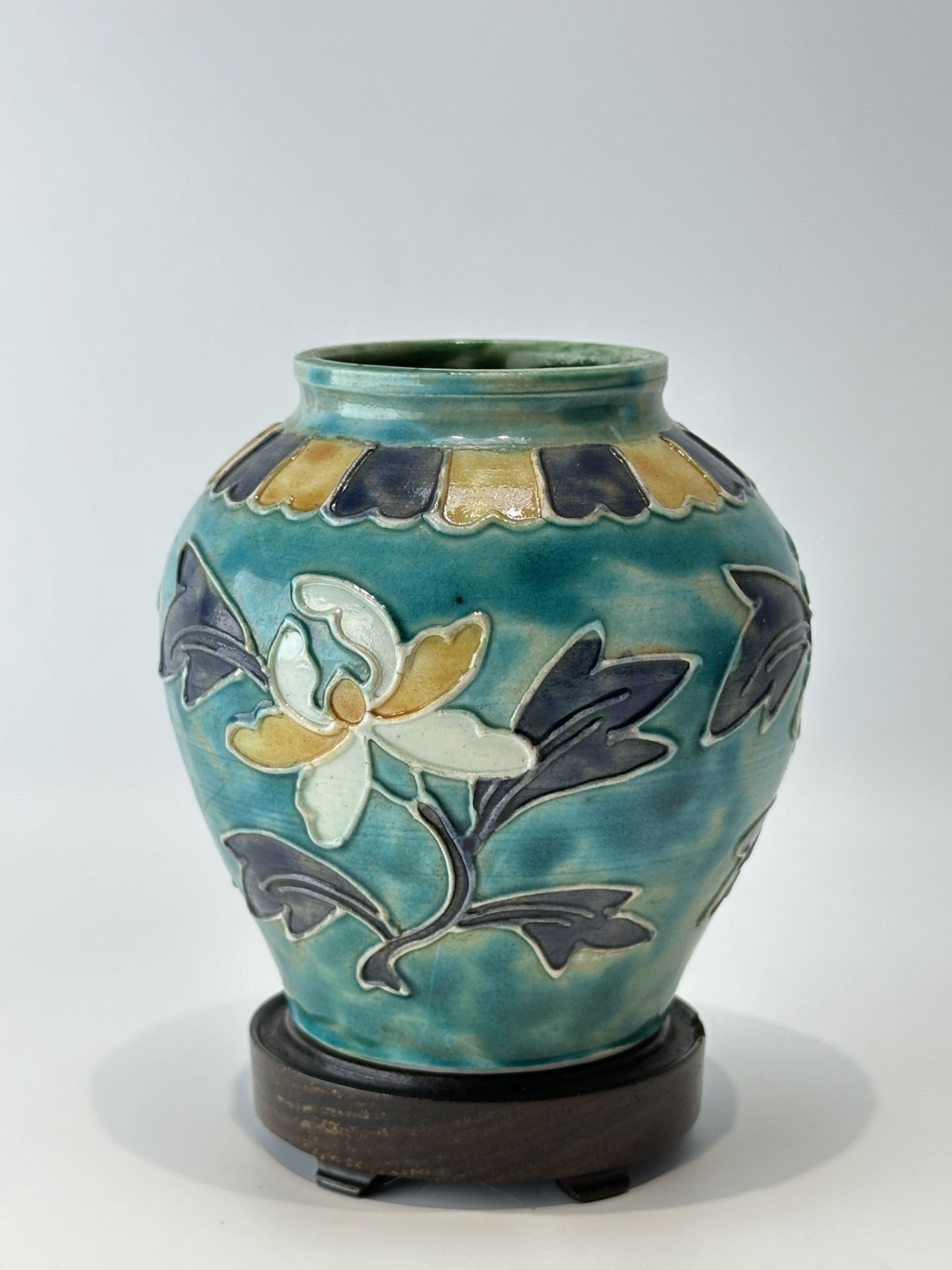 A miniature Chinese jar, 16TH/17TH Century Pr.