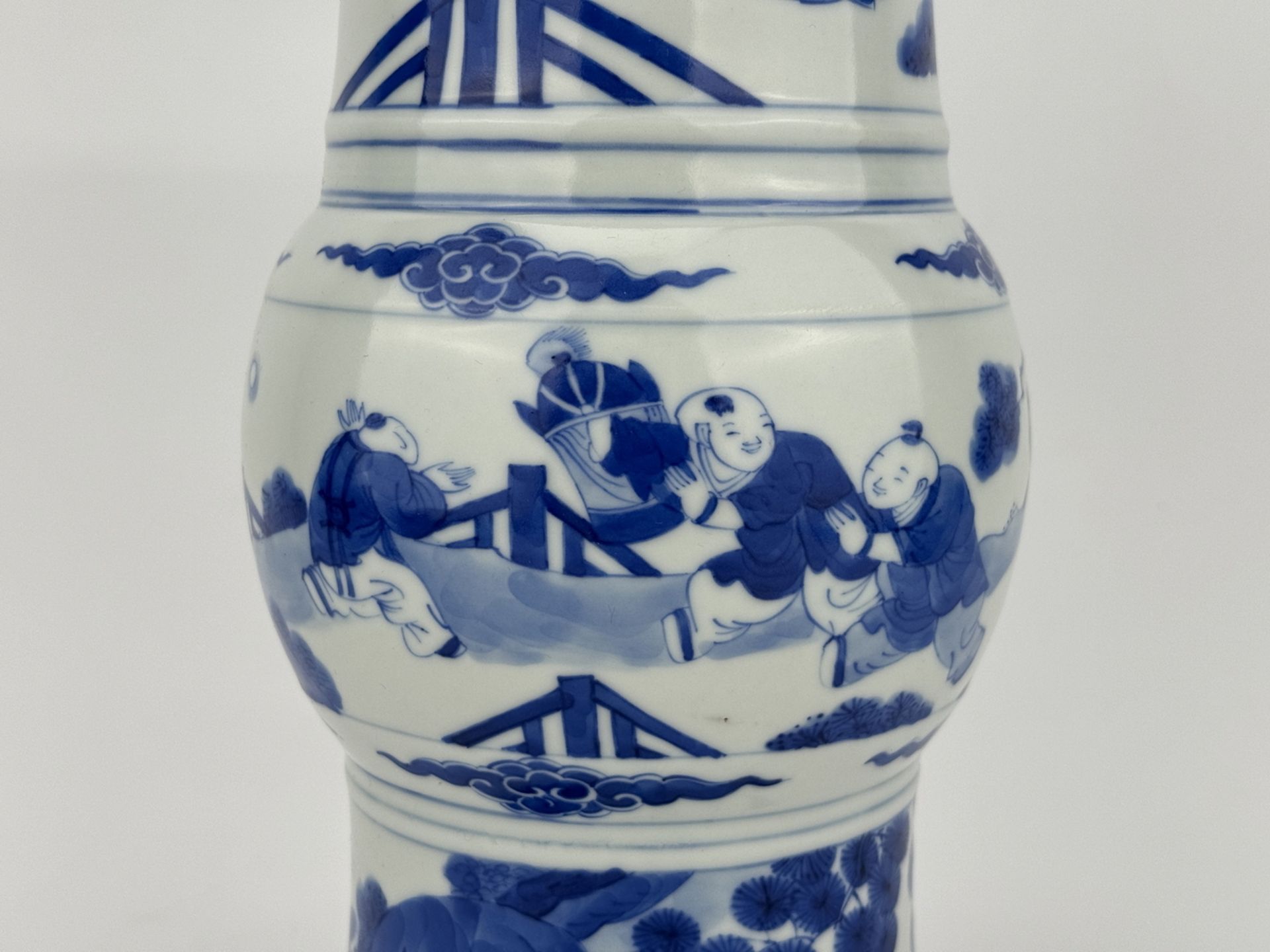 A Chinese Gu-type vase, 17TH/18TH Century Pr.  - Bild 4 aus 12