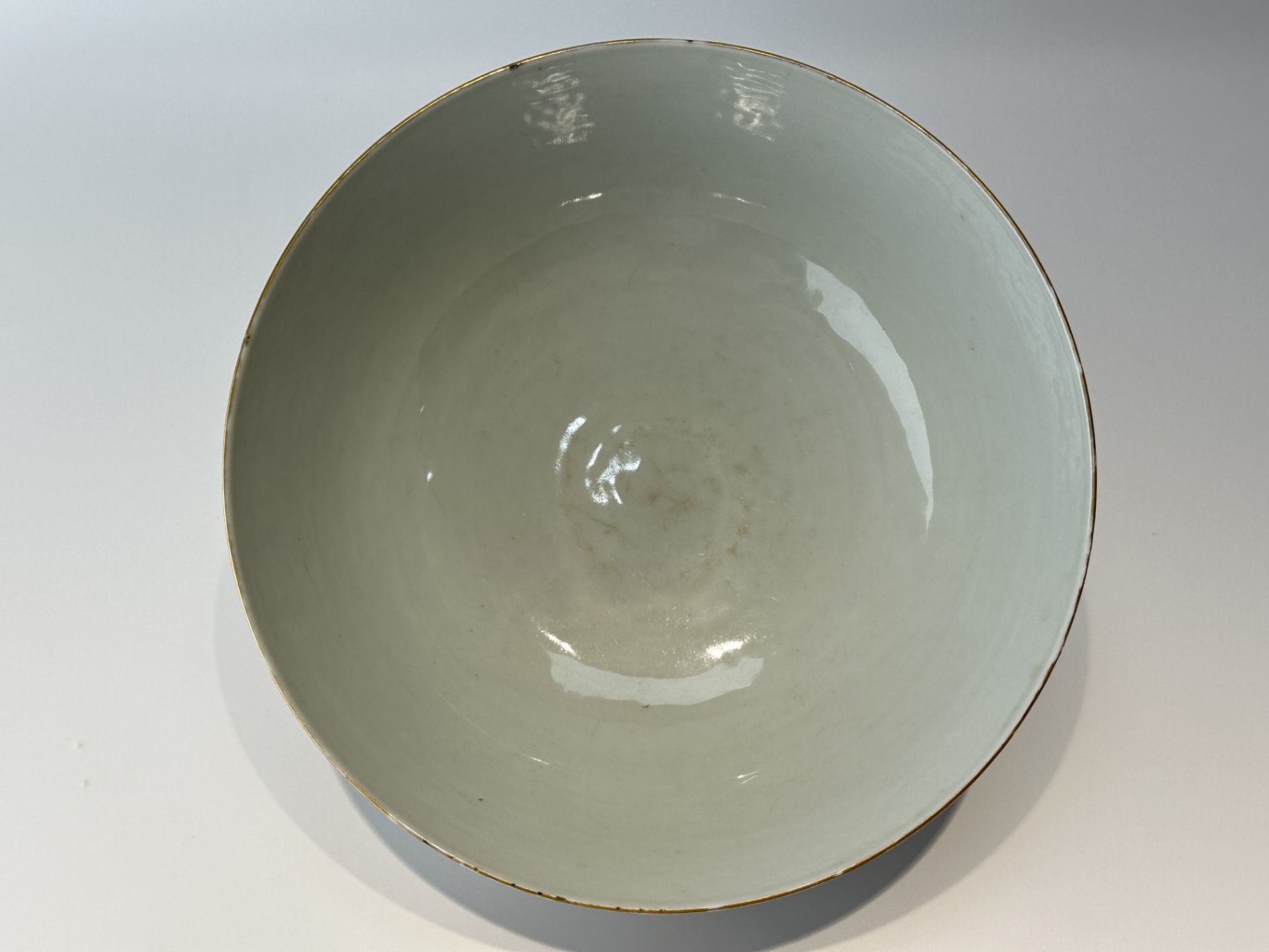 A Chinese Famille Rose bowl, 19TH/20TH Century Pr.  - Bild 4 aus 9