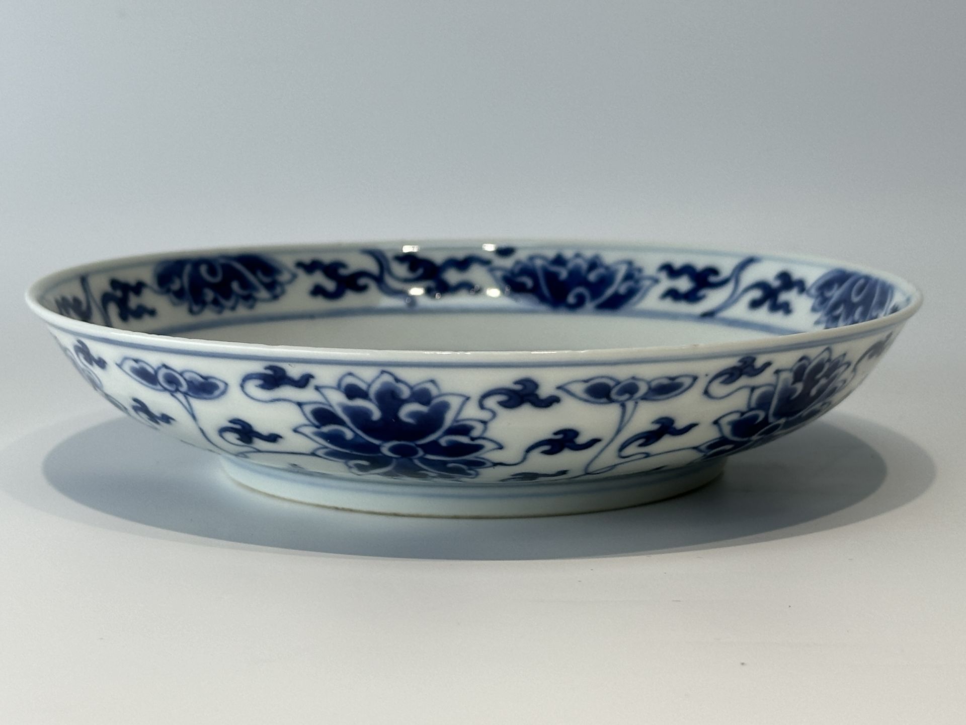 A Chinese Blue&white dish, 19TH/20TH Century Pr.  - Bild 2 aus 8