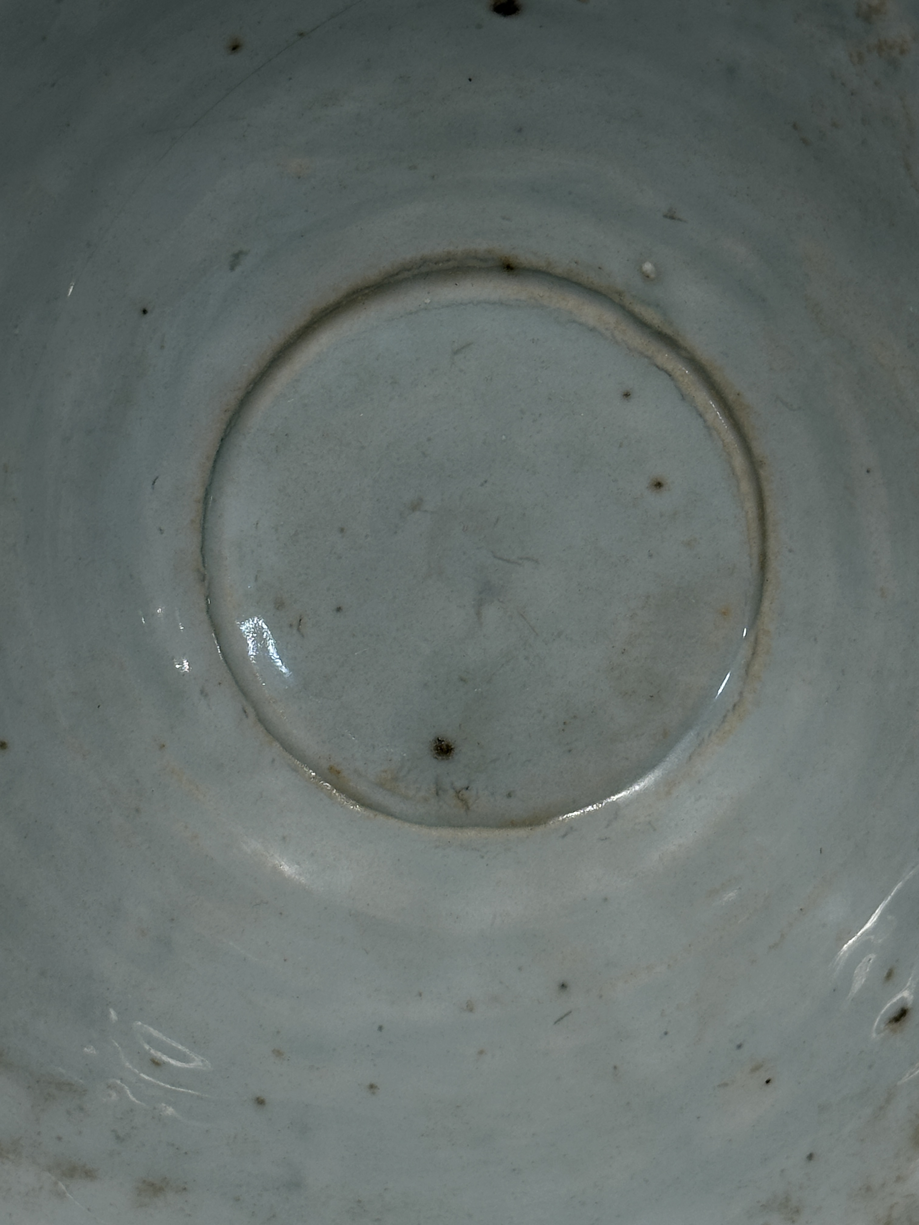 A Chinese pale celadon bowl, 16/17 Century Pr. - Image 7 of 11