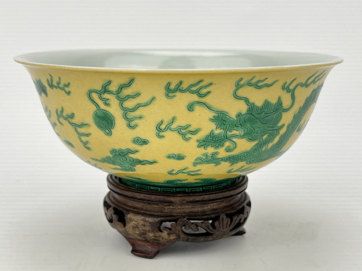 A Chinese Famille Rose bowl, 18TH/19TH Century Pr.  - Image 3 of 9