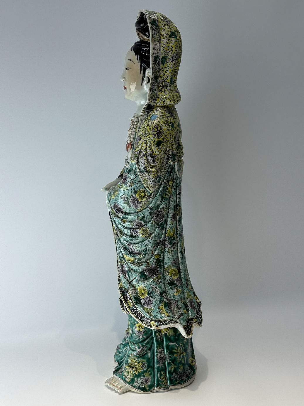 A Chinese porcelain figure, 17TH/18TH Century Pr.  - Image 10 of 14