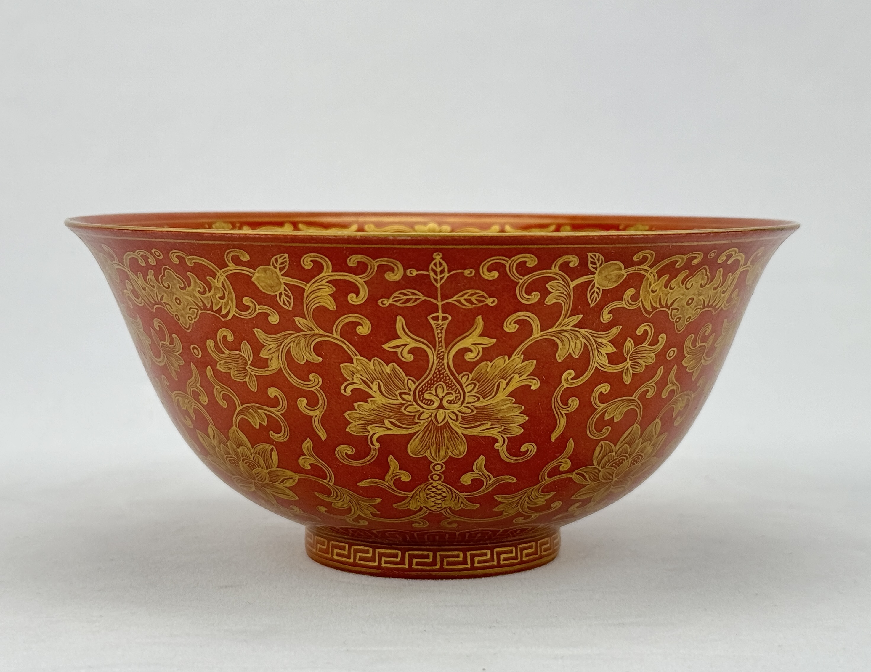 A Chinese Famille Rose bowl, 18TH/19TH Century Pr. 