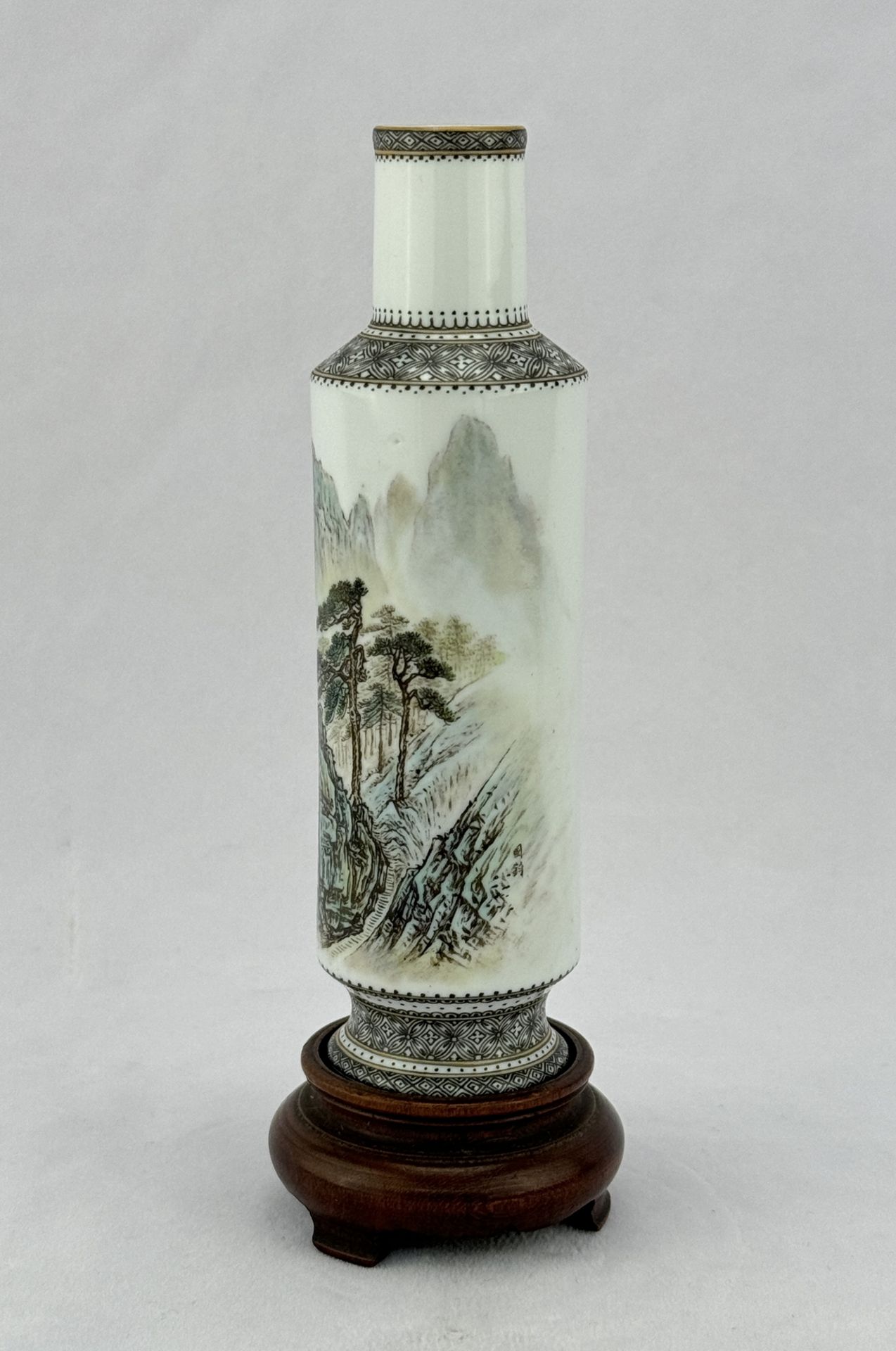 A Chinese porcelain vase, 19TH/20TH Century Pr.  - Bild 2 aus 7