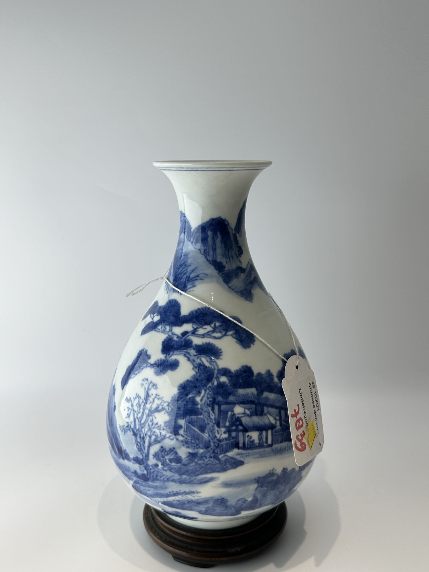 A Chinese Blue&White vase, 18TH/19TH Century Pr. 