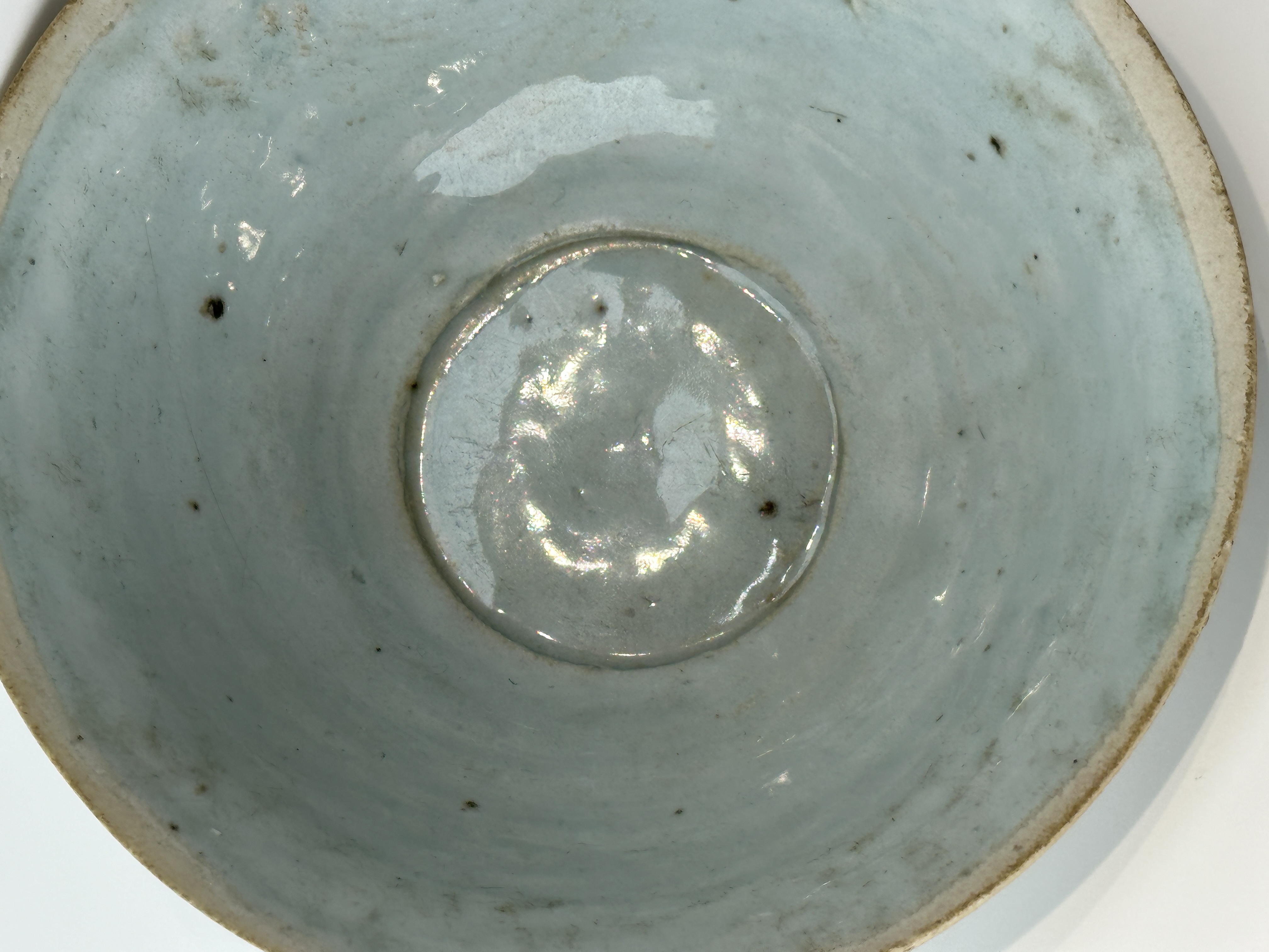 A Chinese pale celadon bowl, 16/17 Century Pr. - Image 11 of 11