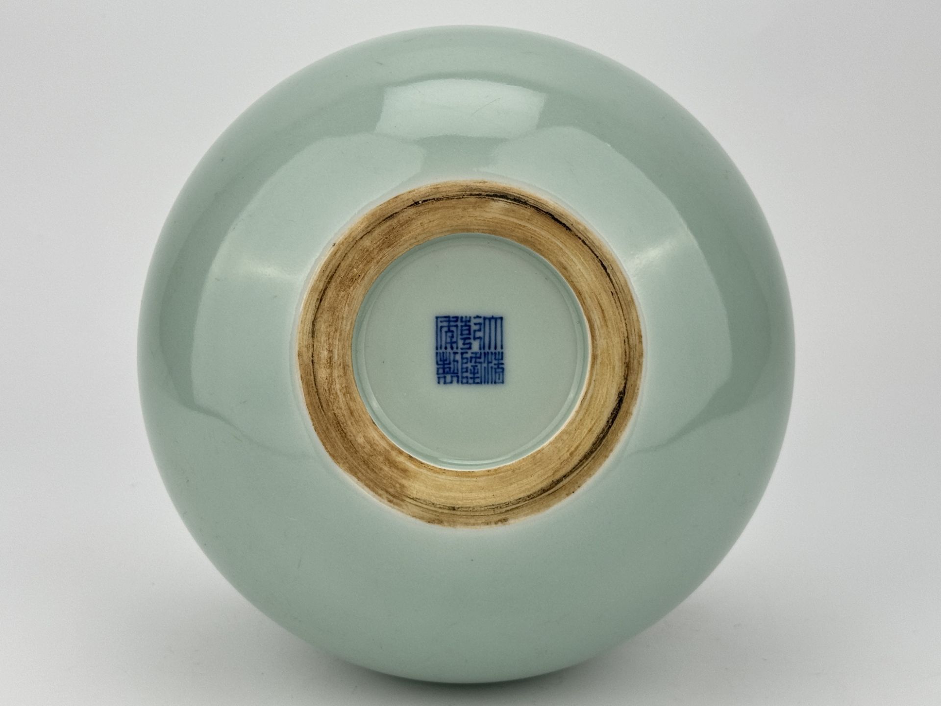 A Chinese pale blue vase, 17TH/18TH Century Pr.  - Bild 4 aus 4