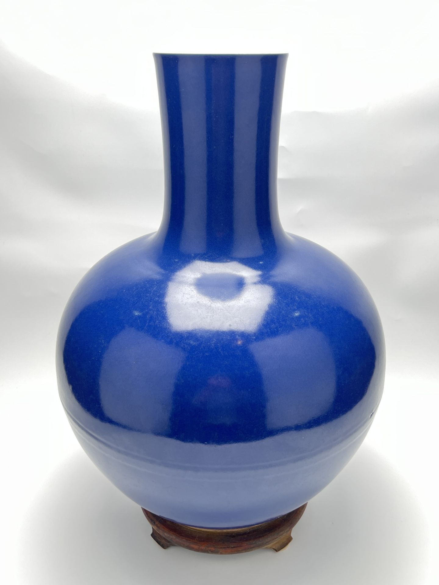 A very large Chinese blue ball vase, 18TH/19TH Century Pr. 