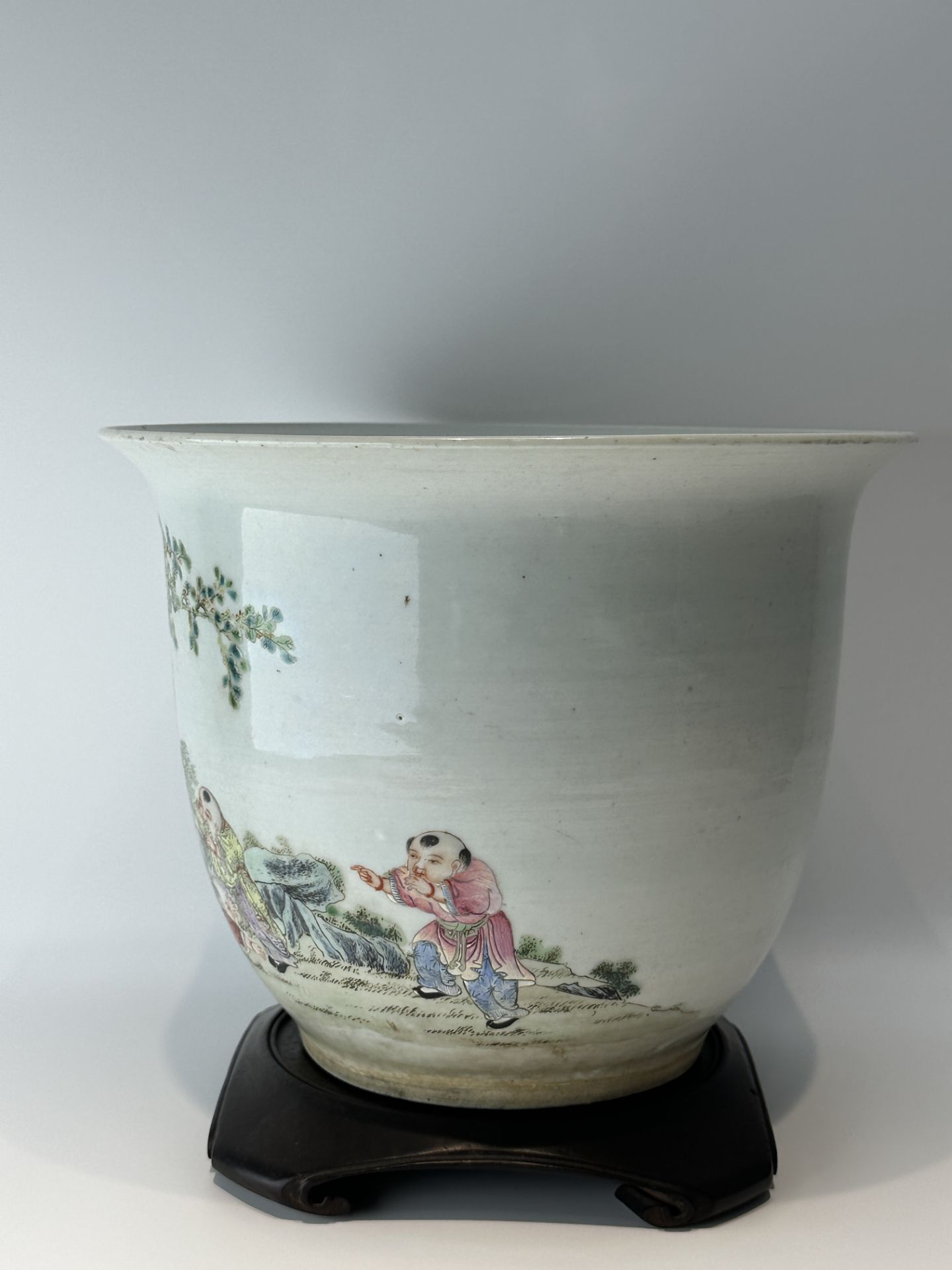 A Chinese Famille Rose planter, 19TH/20TH Century Pr.  - Bild 3 aus 11