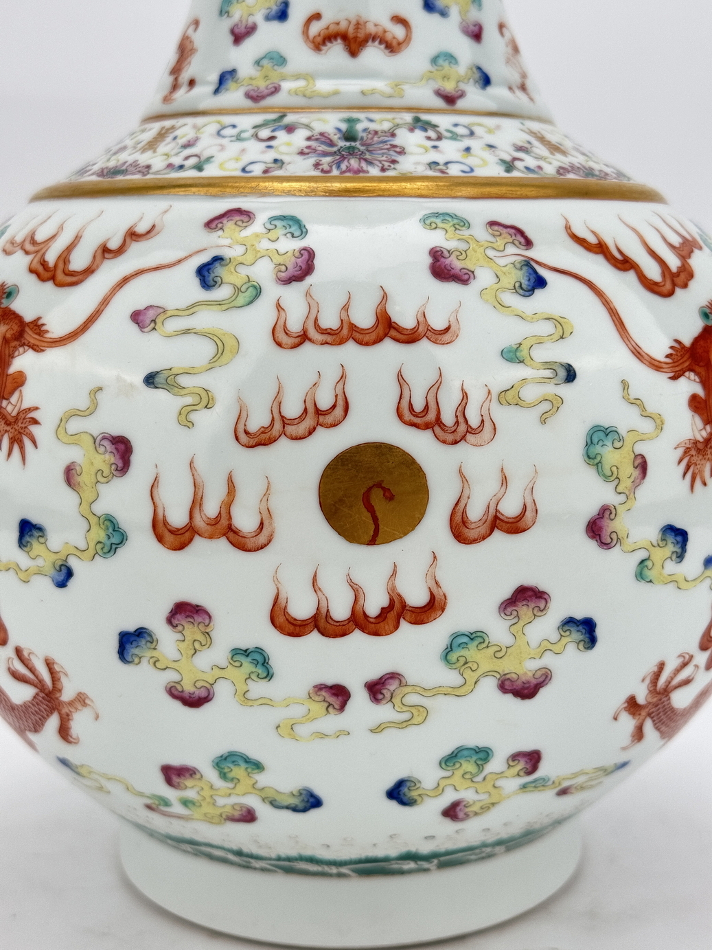 A Chinese Famille Rose vase, 19TH/20TH Century Pr.  - Image 8 of 9