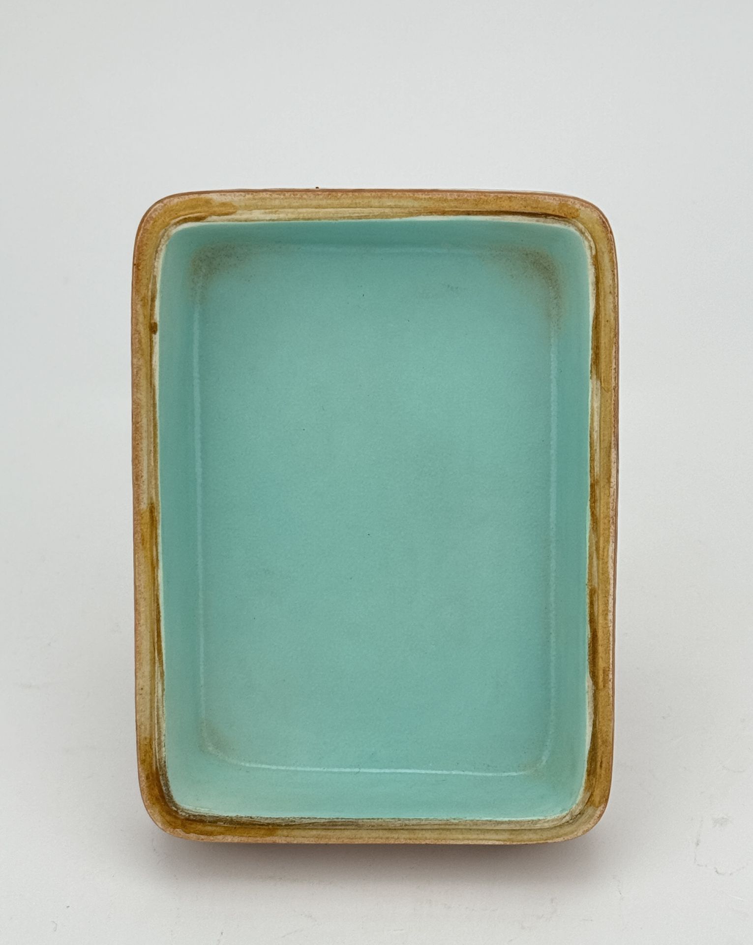 A Chinese rectangle Famille Rose brush pot, 17TH/18TH Century Pr.  - Bild 4 aus 6