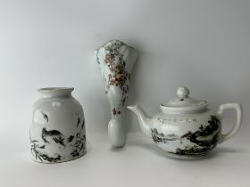 A set of three Chinese porcelain vases, 19TH/20TH Century Pr.