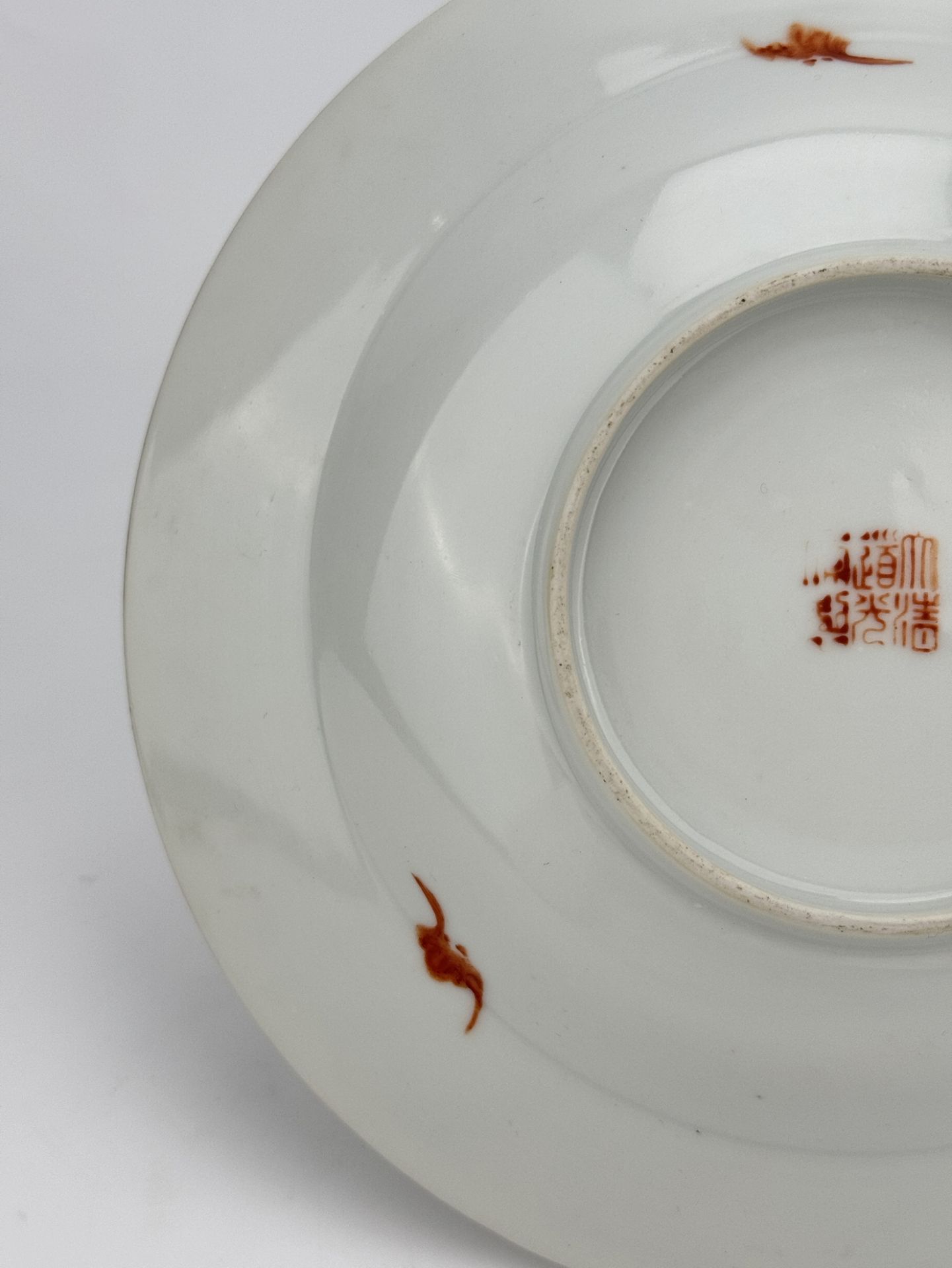 A Chinese Famille Rose dish, 17TH/18TH Century Pr. - Bild 6 aus 6