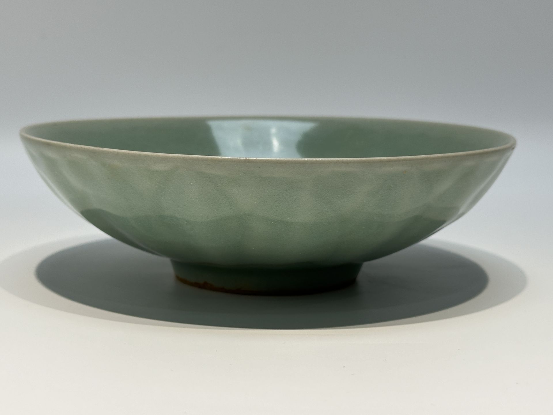 A Chinese celadon bowl, 17/18 Century Pr. - Bild 2 aus 7