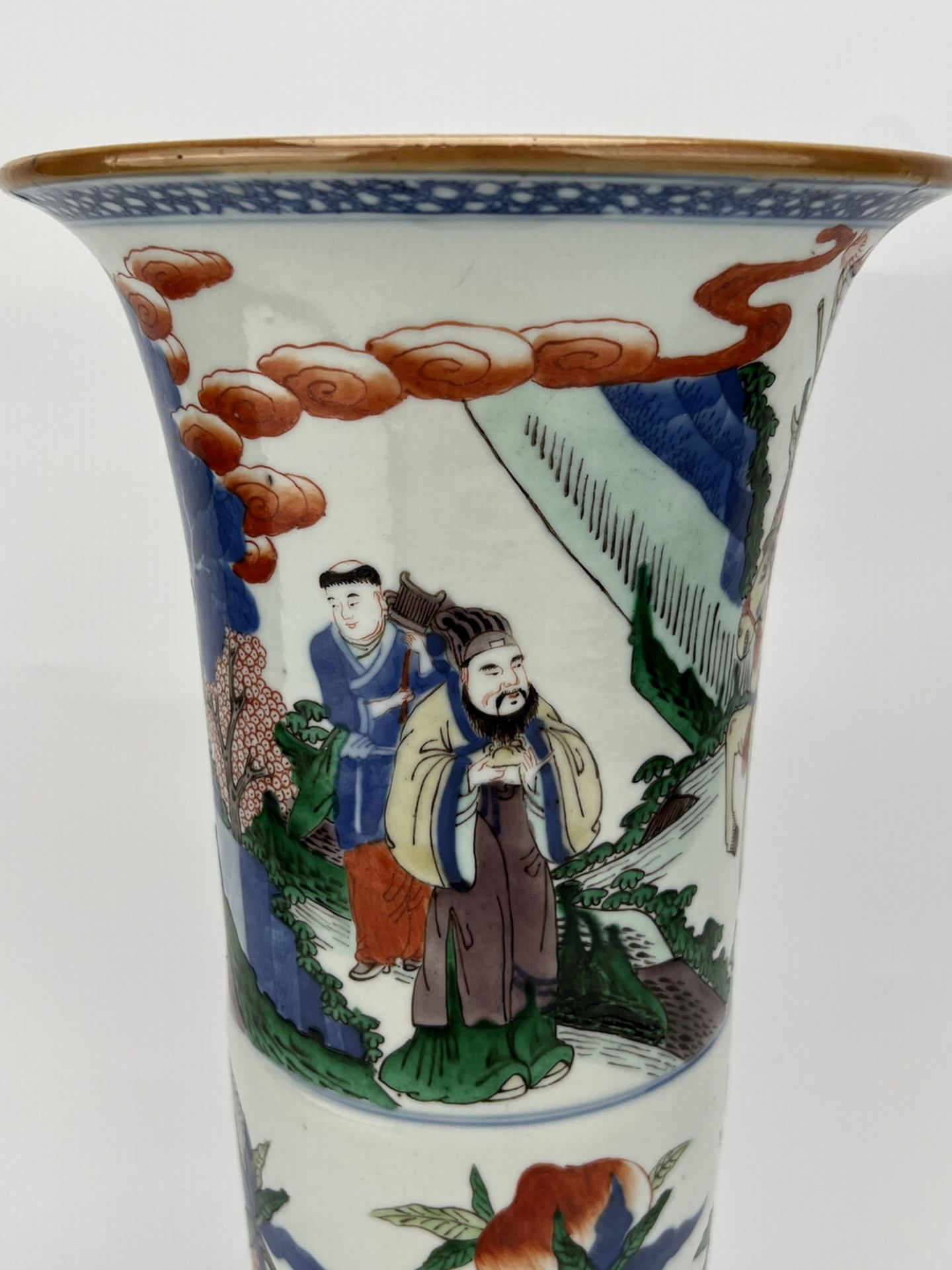 A Chinese Gu-type Famille Rose vase, 17TH/18TH Century Pr.  - Bild 5 aus 11