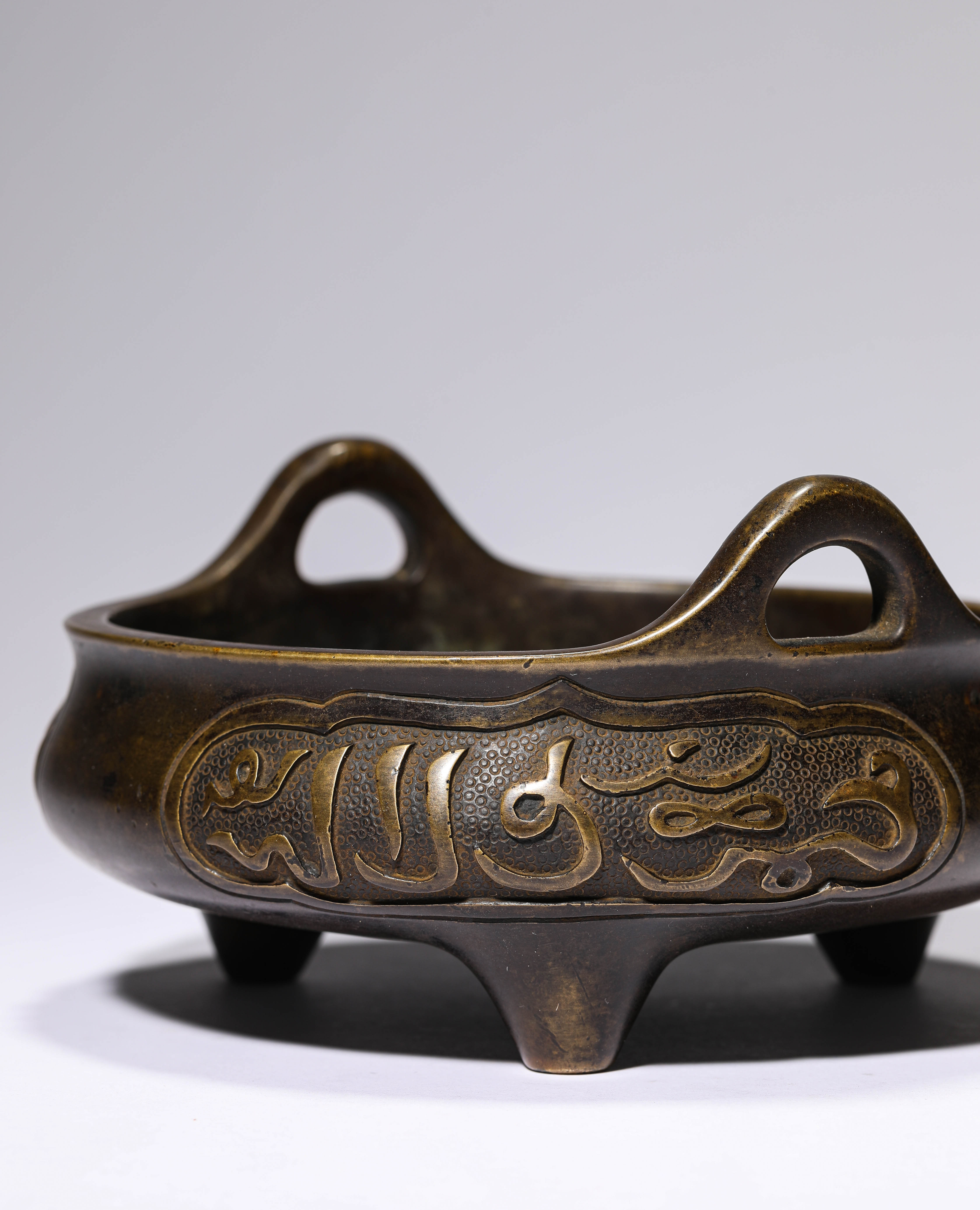 A Chinese bronze censor, 17TH/19TH Century Pr. - Image 2 of 6