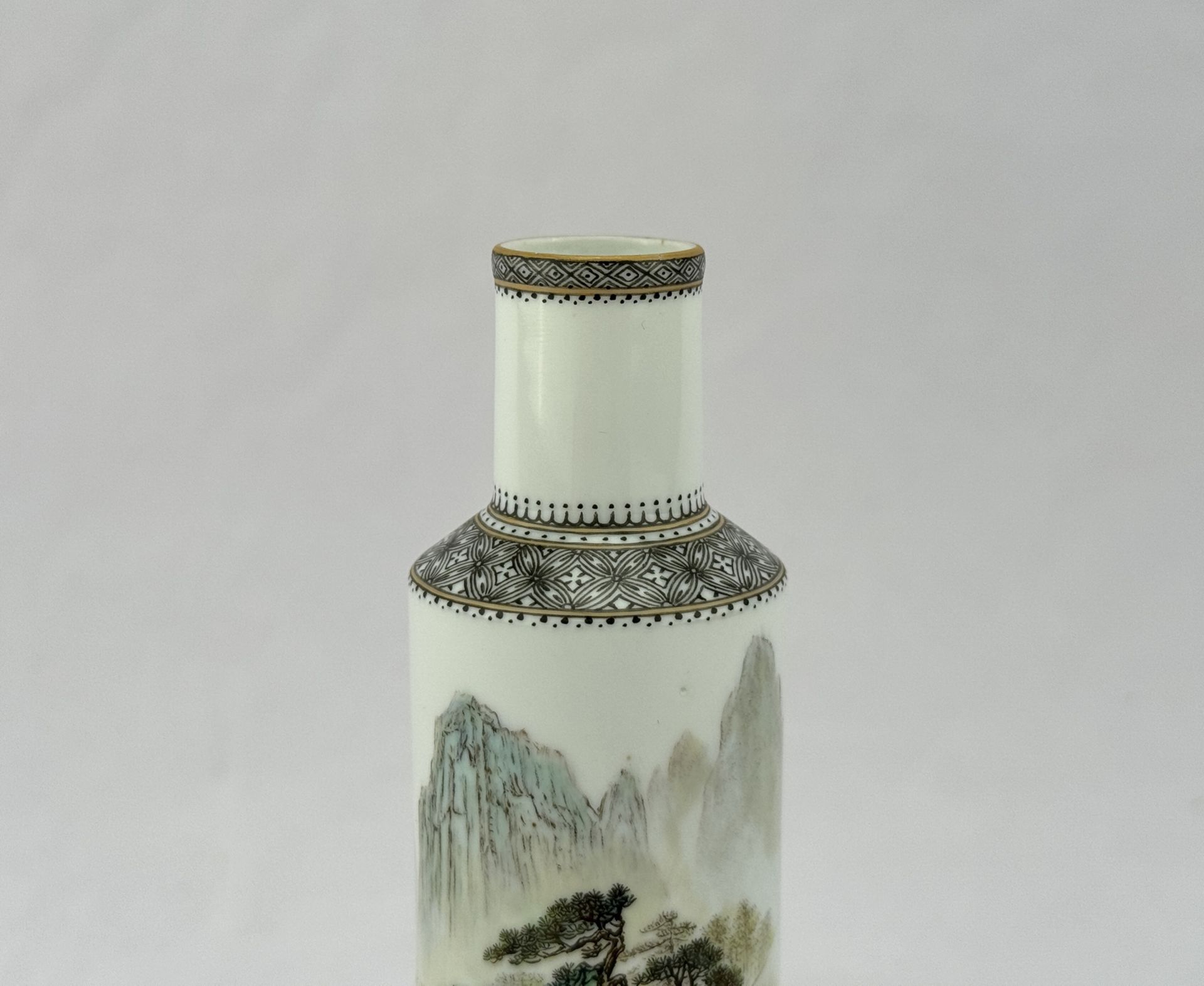 A Chinese porcelain vase, 19TH/20TH Century Pr.  - Bild 5 aus 7