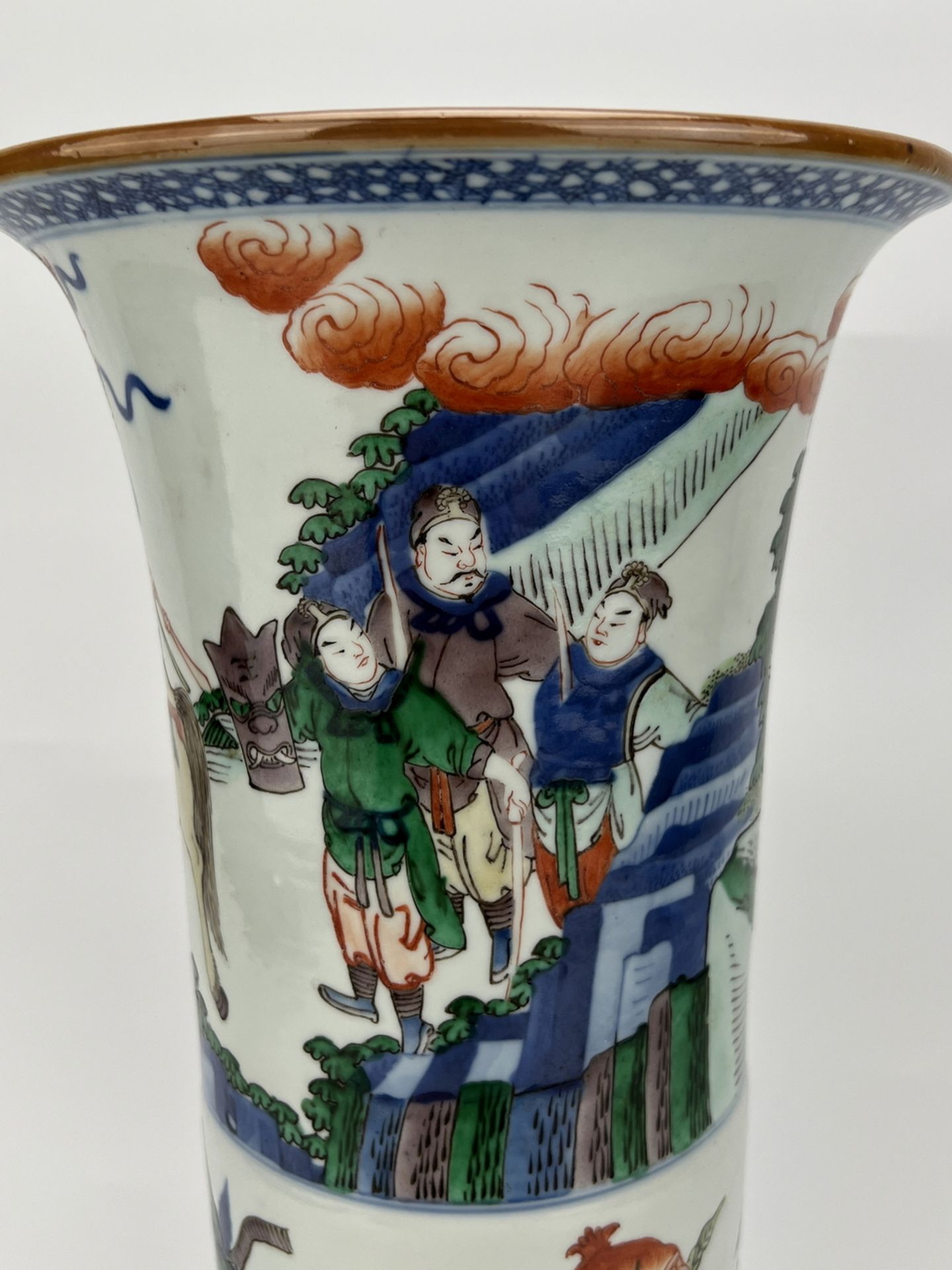 A Chinese Gu-type Famille Rose vase, 17TH/18TH Century Pr.  - Bild 7 aus 11