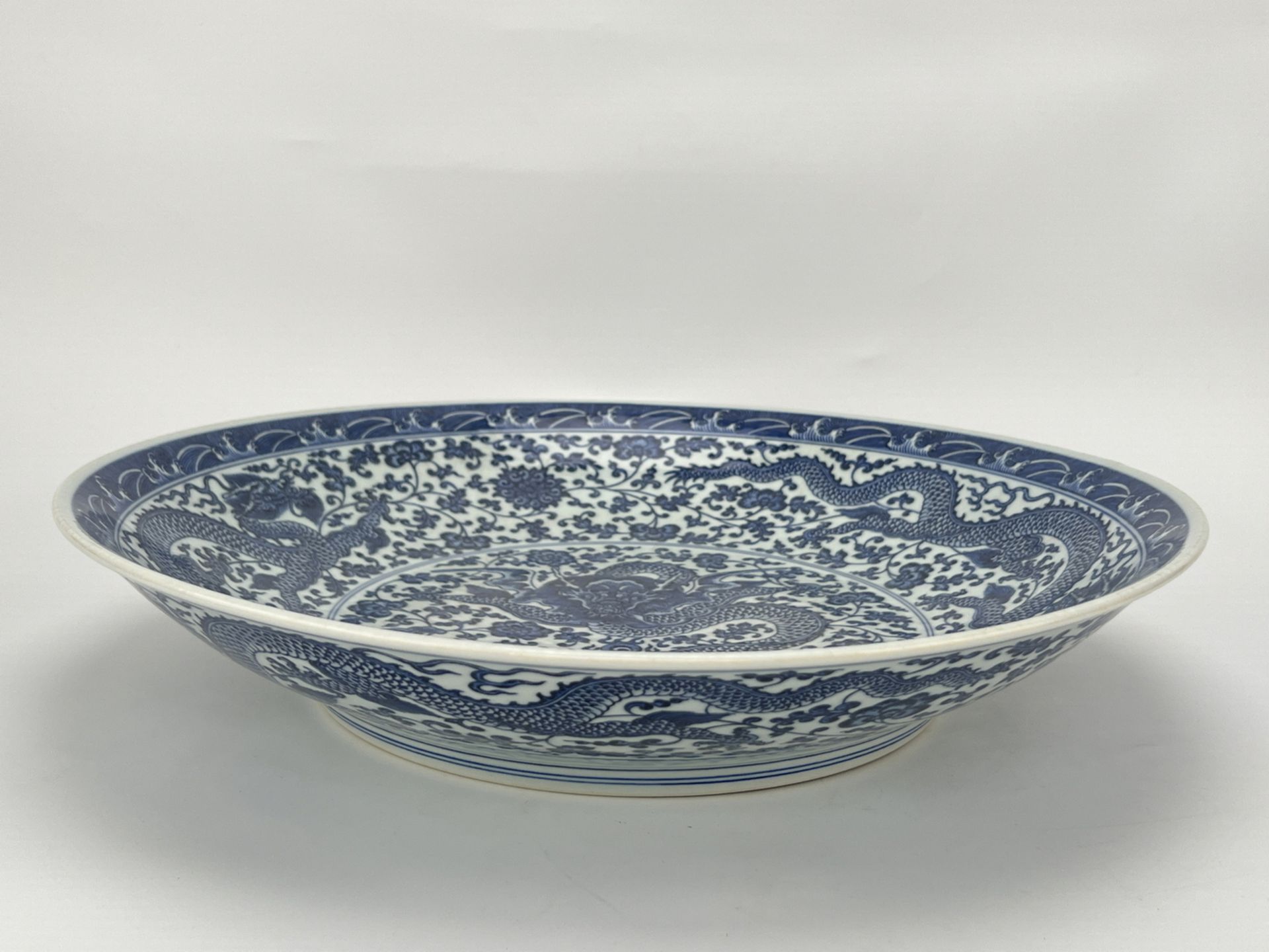 A large Chinese Blue&White dish, 17TH/18TH Century Pr.  - Bild 3 aus 15