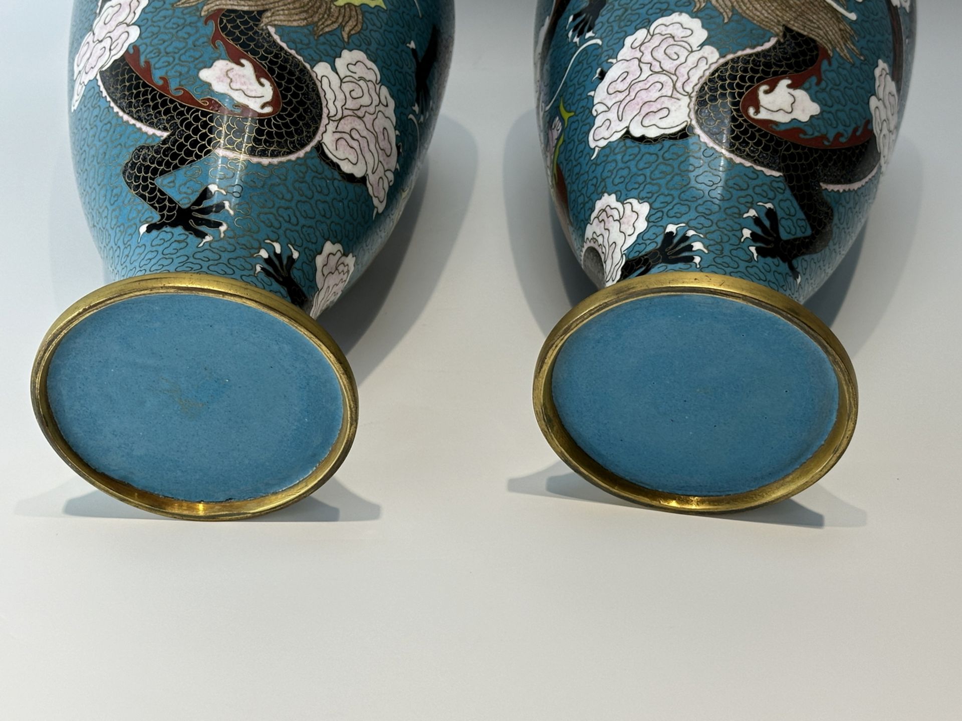 A PAIR CHINESE FINE CHINESE CLOISONNE VASEs with  IMPERIAL DRAGONS 19TH Century. - Bild 8 aus 11