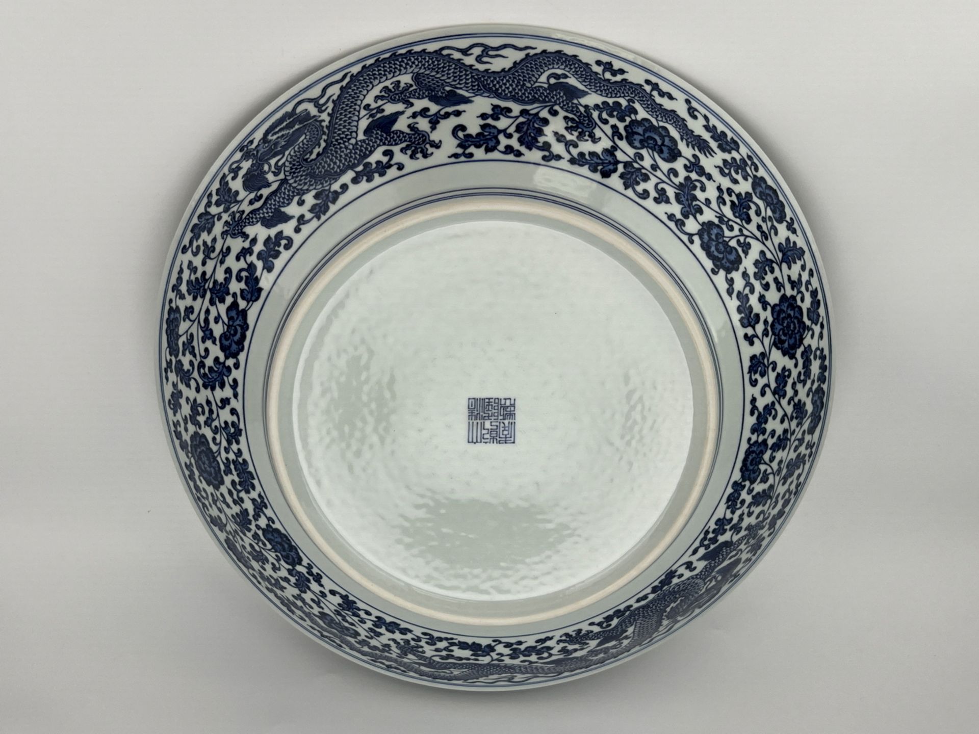 A large Chinese Blue&White dish, 17TH/18TH Century Pr.  - Bild 2 aus 15