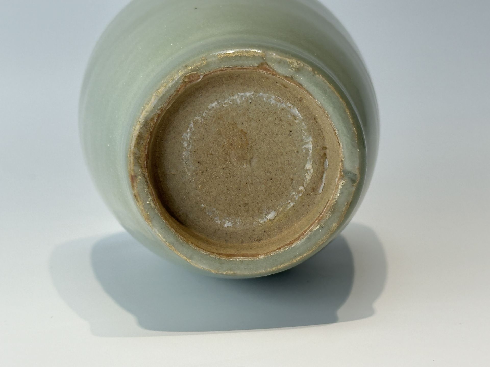 A Chinese celadon vase, 17TH/18TH Century Pr.   - Bild 5 aus 8