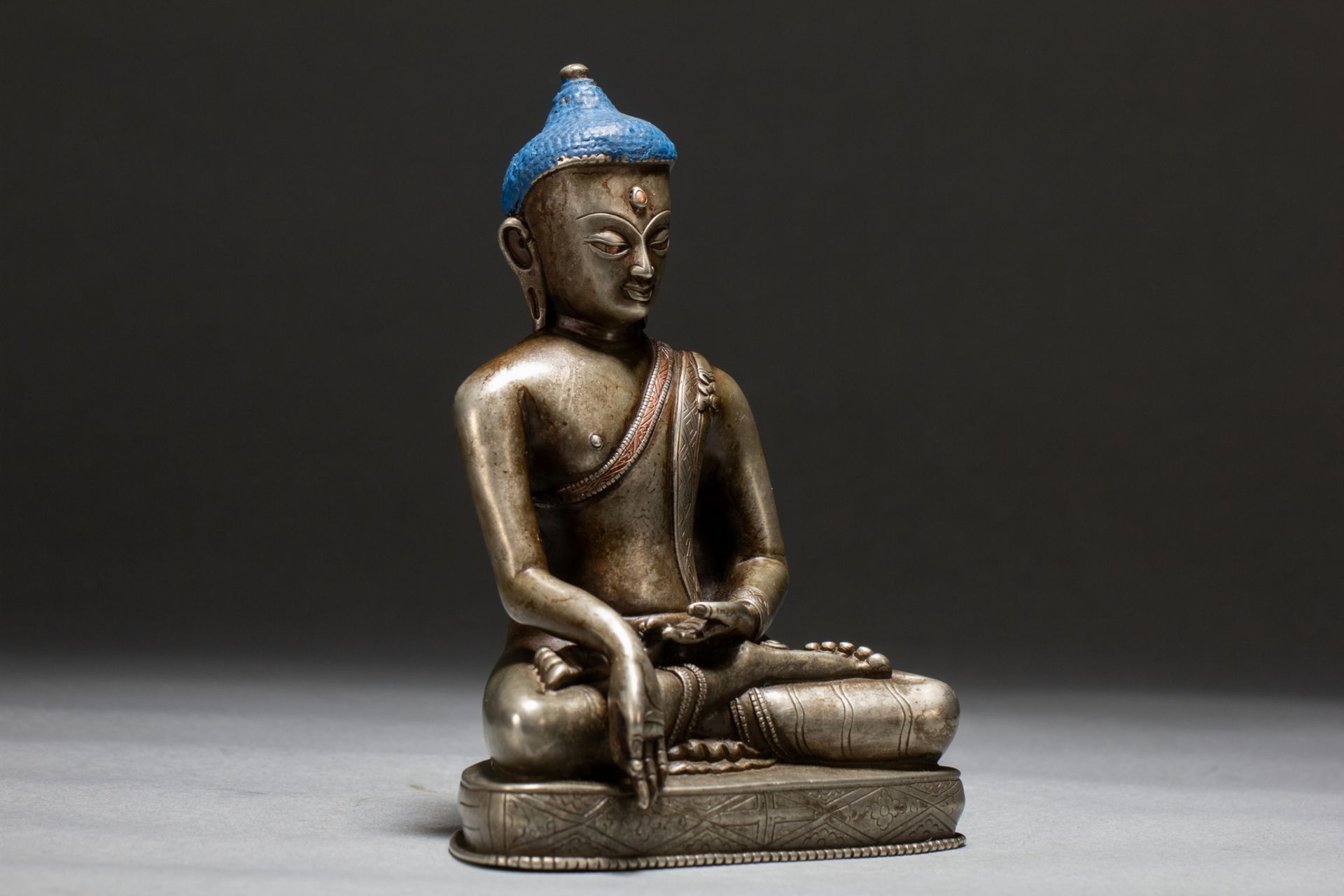 A Chinese silver buddaha figure, 17TH/18TH Century Pr.  - Bild 7 aus 9