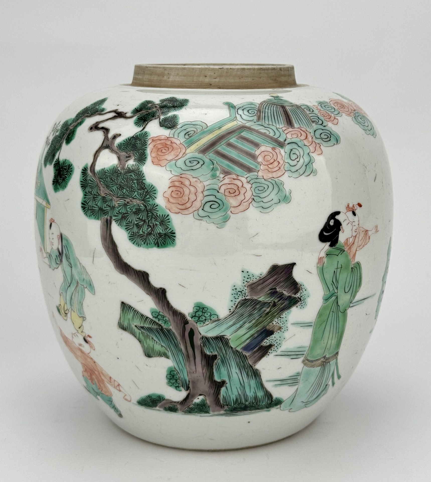 A Chinese Famille Rose jar, 16TH/17TH Century Pr.  - Bild 2 aus 9