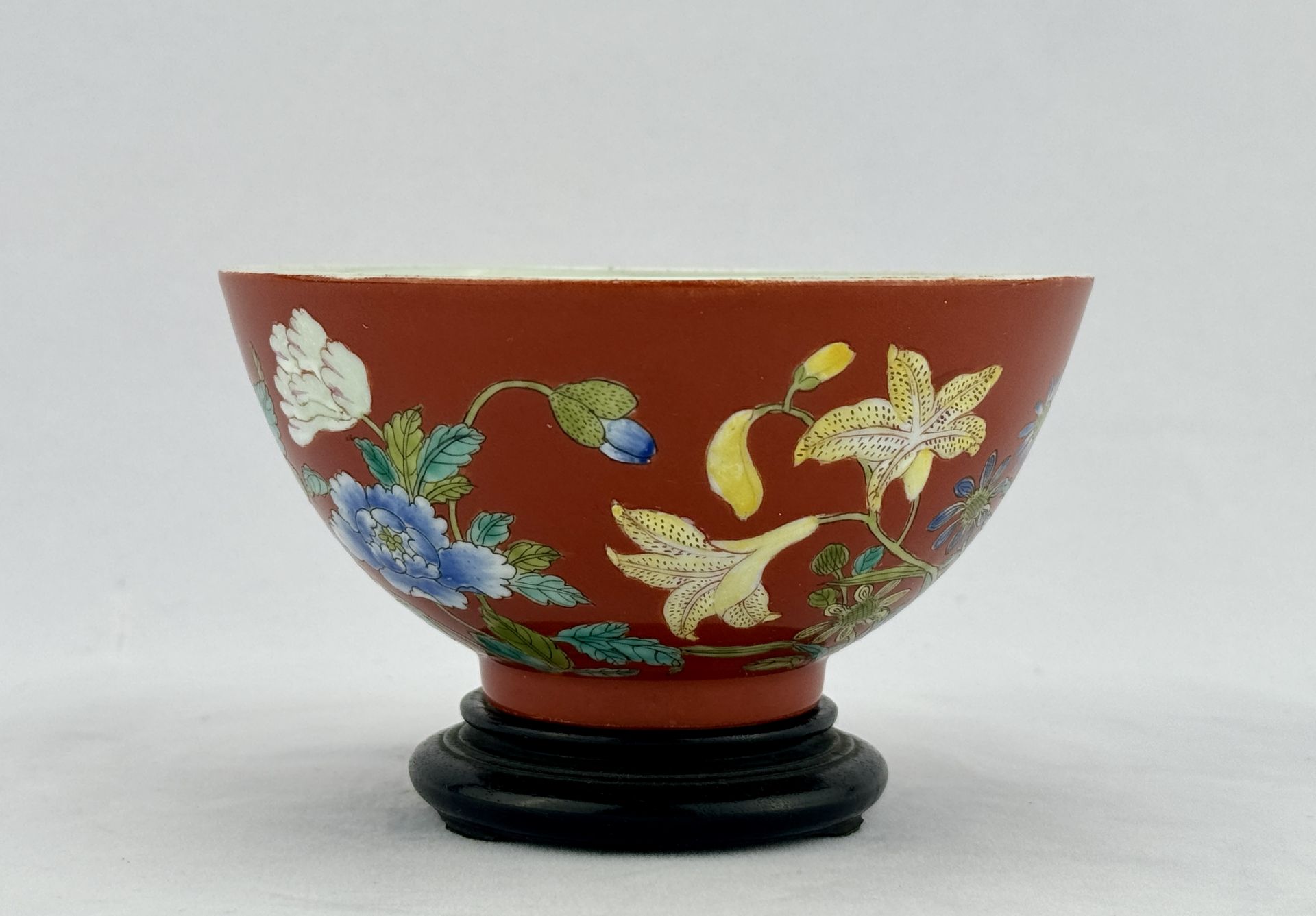 A Chinese Famille Rose bowl, 19TH/20TH Century Pr.  - Bild 2 aus 8