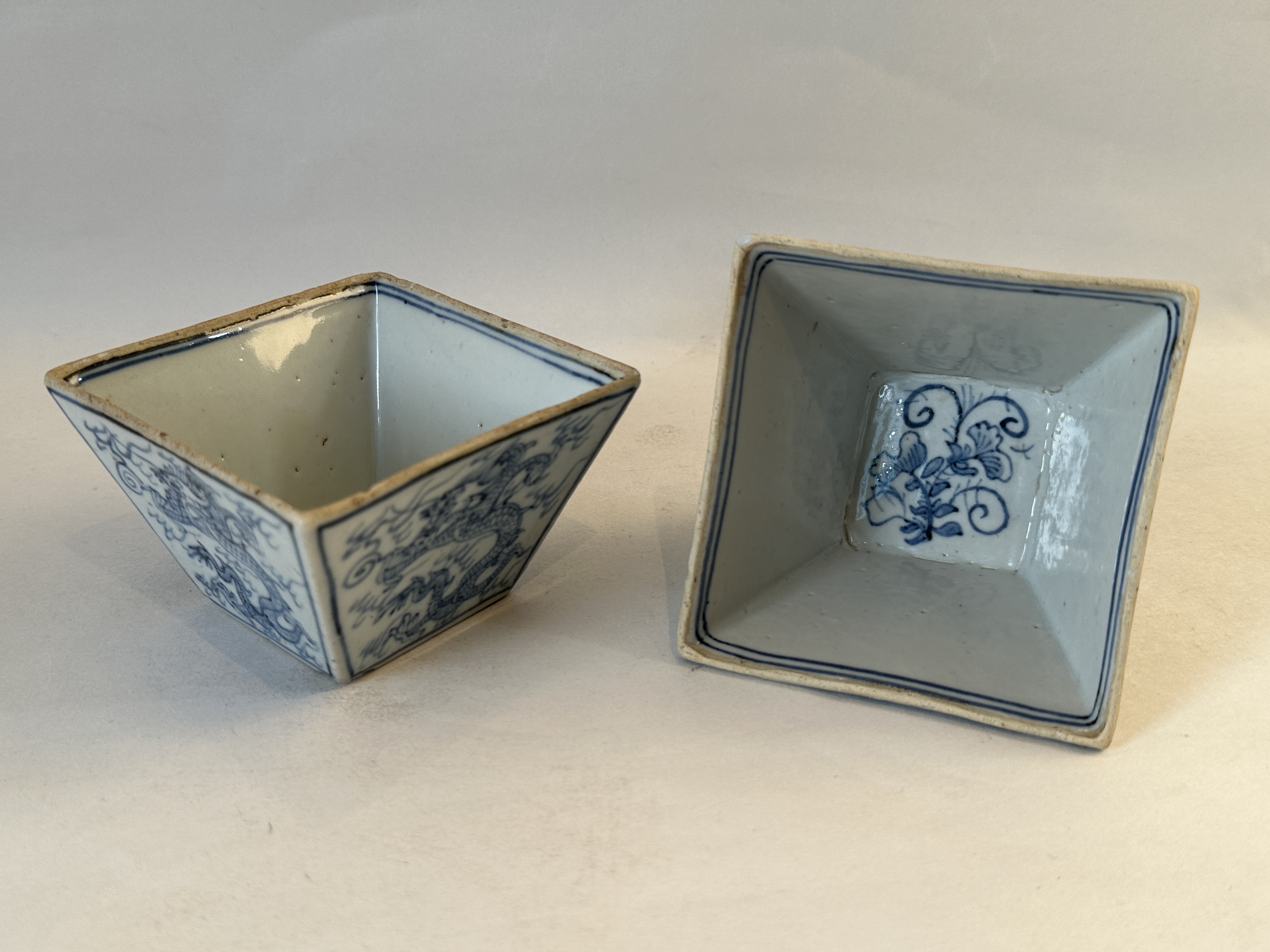 A Chinese blue&white cup, 17TH/18TH Century Pr. - Image 8 of 14