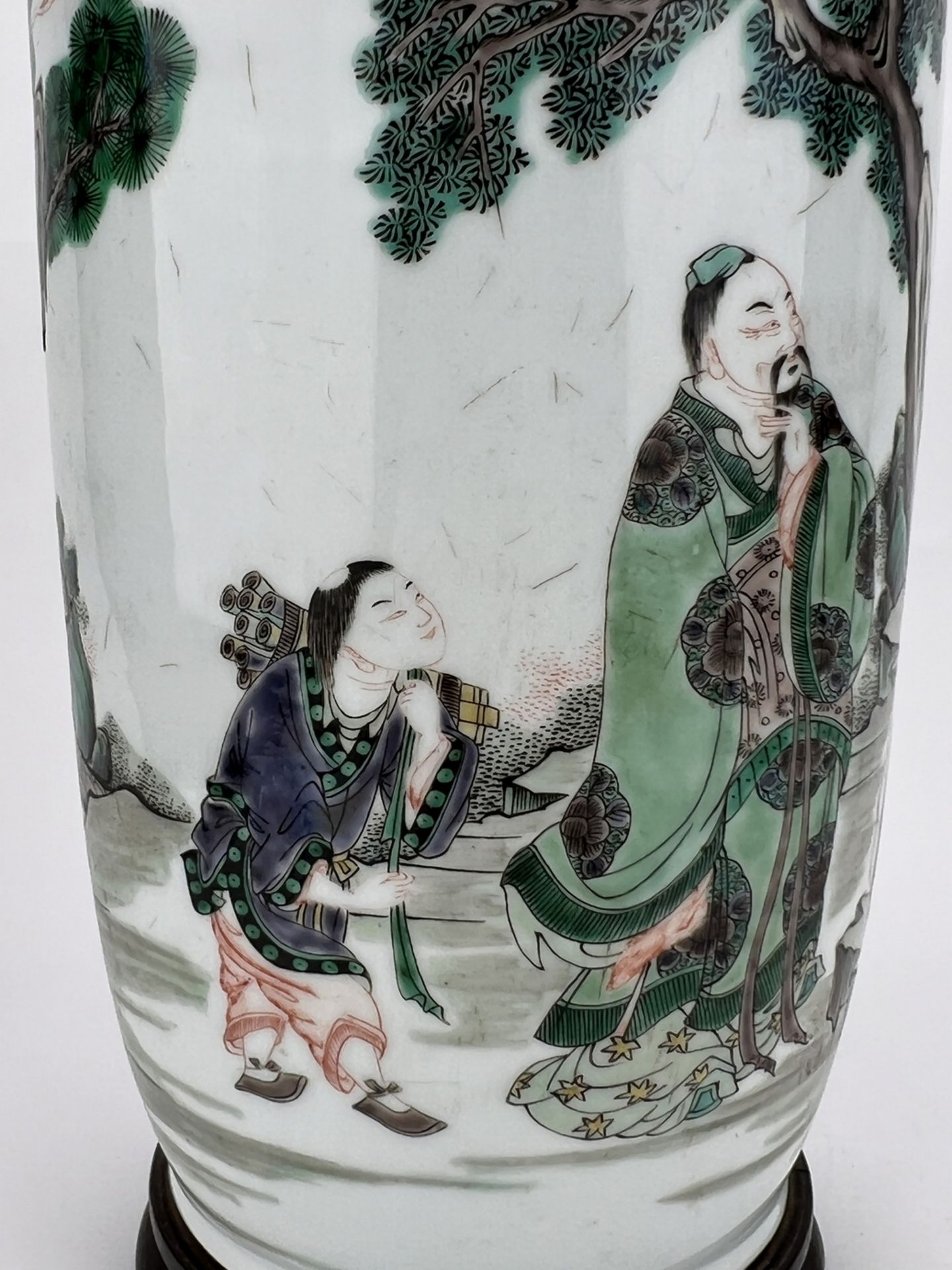 A Chinese Famille Rose vase, 17TH/18TH Century Pr.  - Bild 5 aus 16