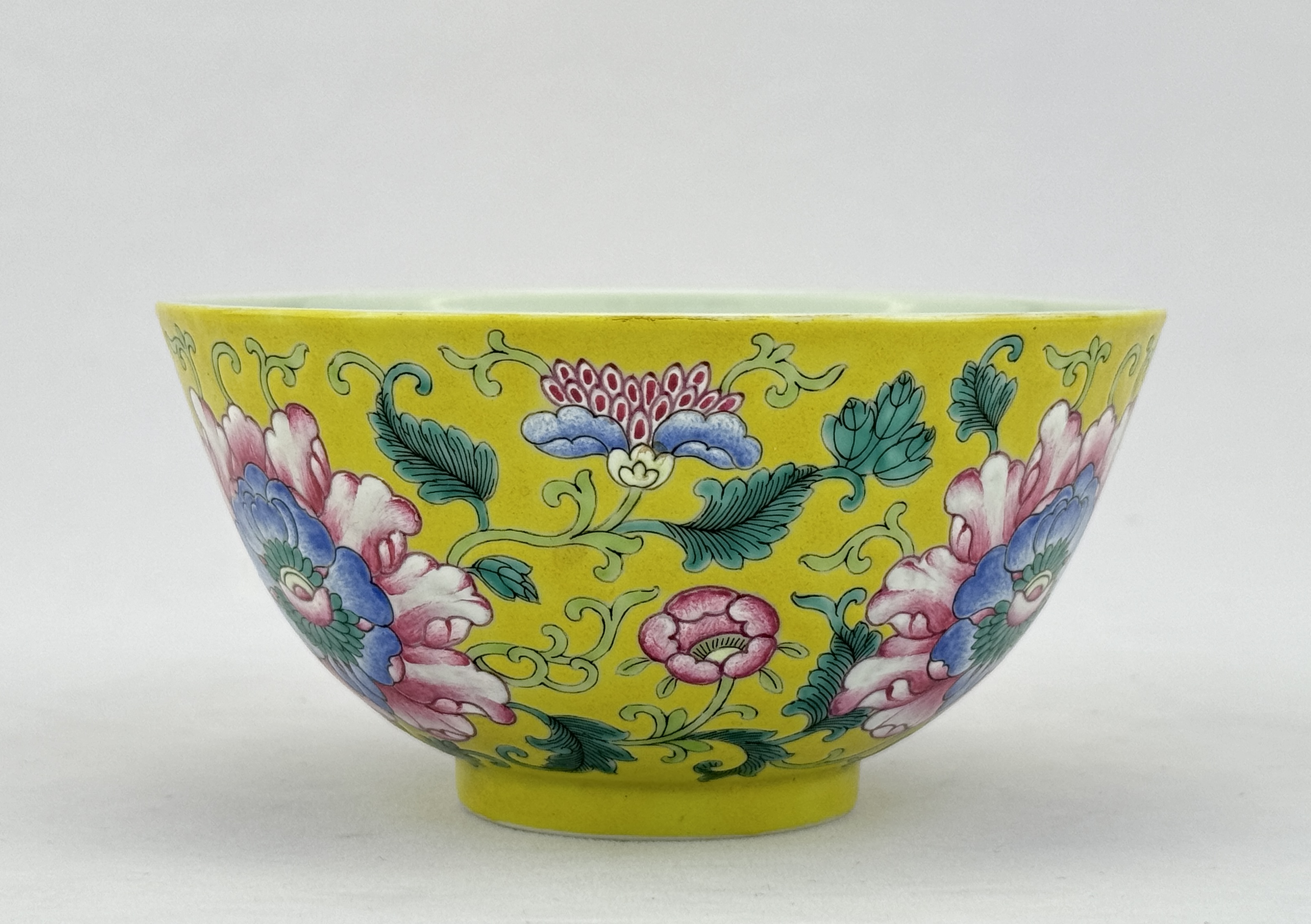 A Chinese Famille Rose bowl, 18TH/19TH Century Pr.  - Image 2 of 6