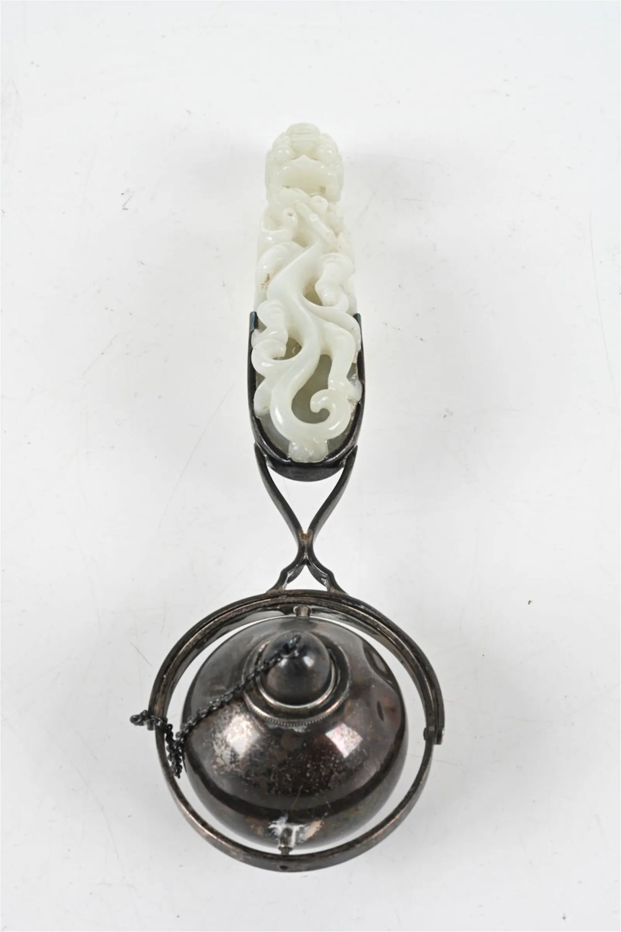 18TH C. CHINESE CARVED JADE SILVER-MOUNTED LAMP - Image 4 of 16