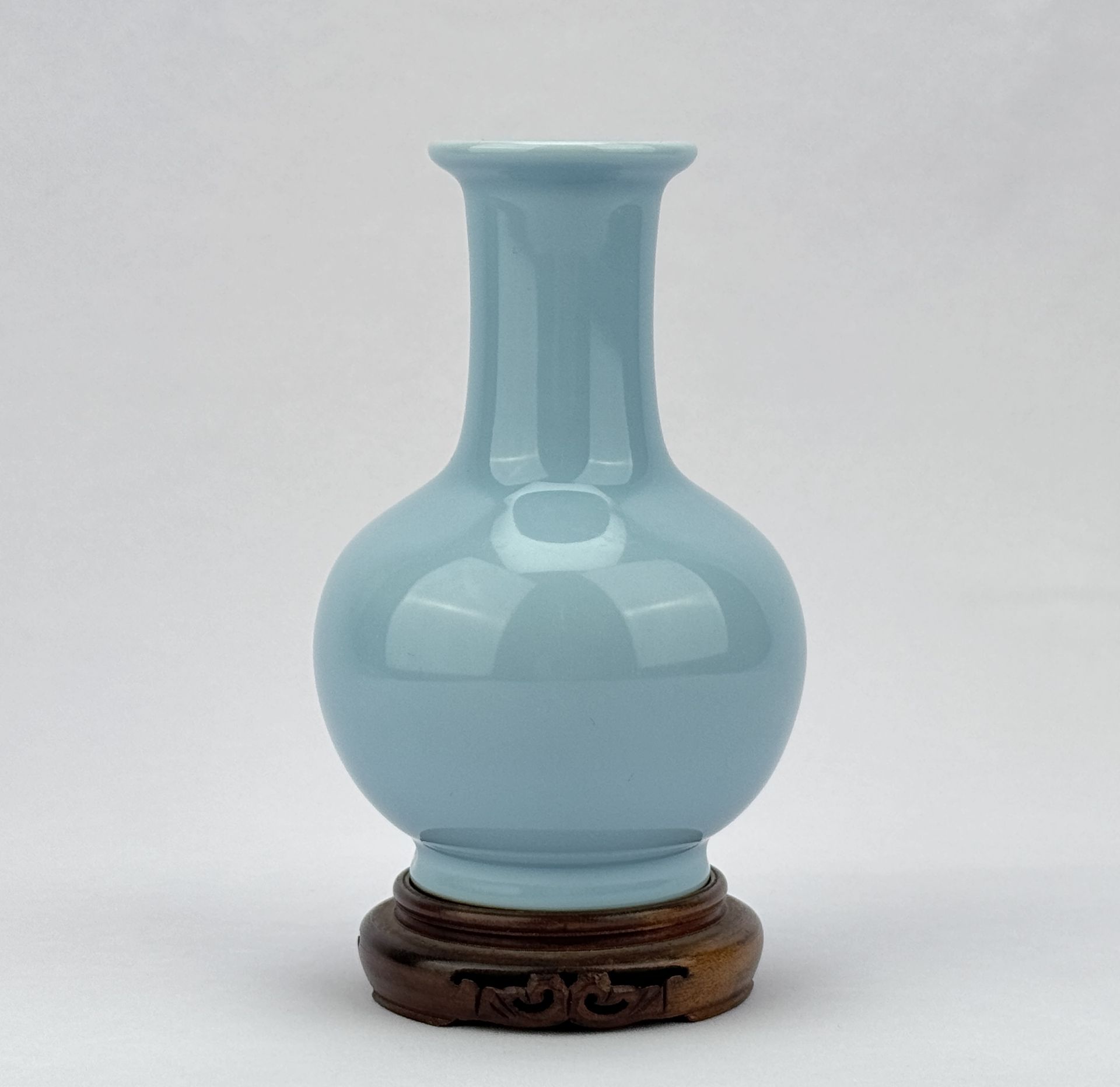 A Chinese light blue monochorome vase, 16TH/17TH Century Pr. 
