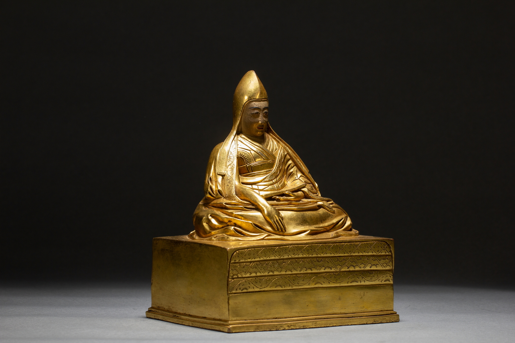 A Chinese gilt bronze figure, 16TH/17TH Century Pr.  - Image 5 of 9