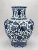 A large Chinese Blue&White vase, 17TH/18TH Century Pr.