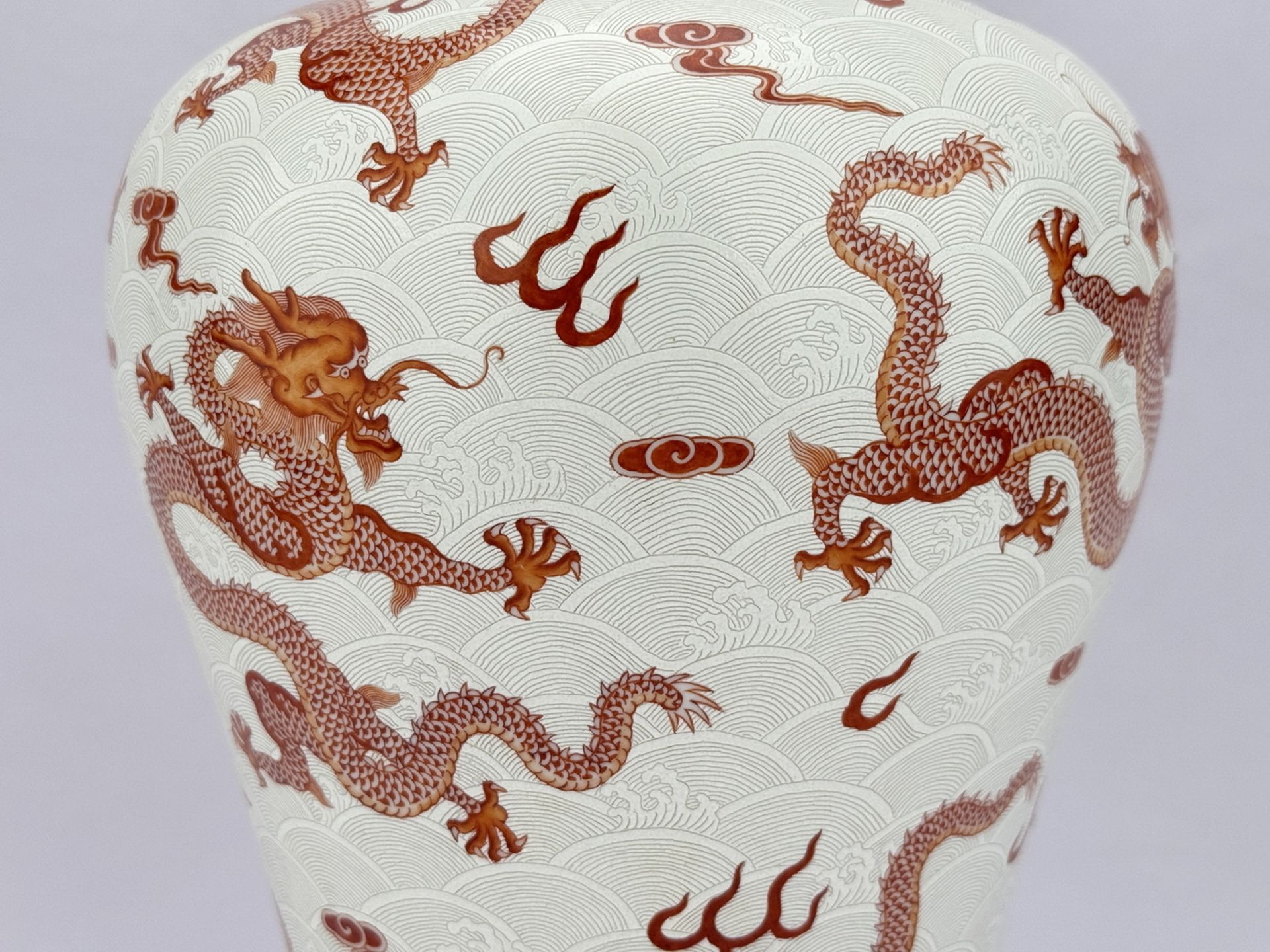 A Chinese empire style vase, 17TH/18TH Century Pr.  - Bild 6 aus 12