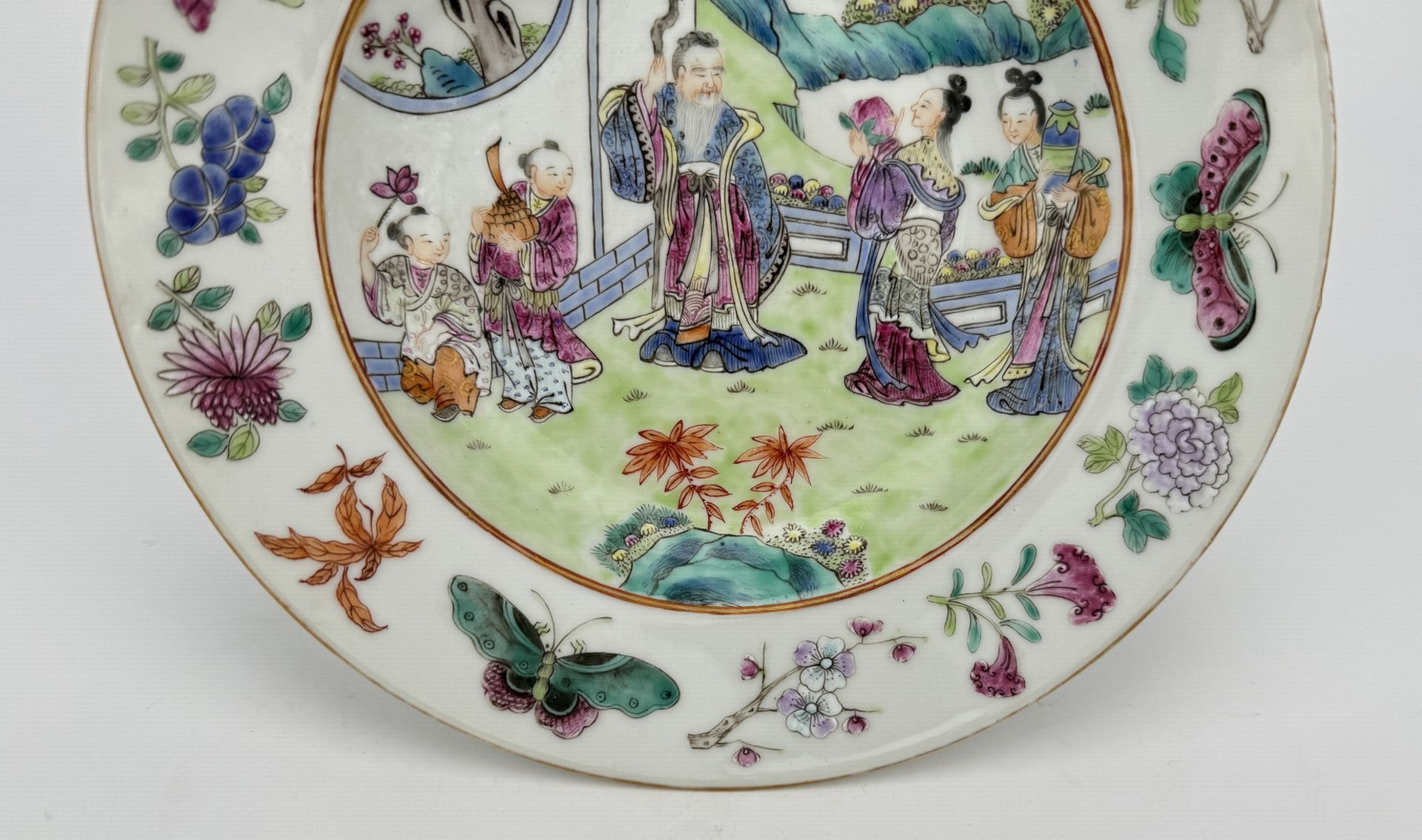 A Chinese Famille Rose dish, 17TH/18TH Century Pr. - Bild 3 aus 6