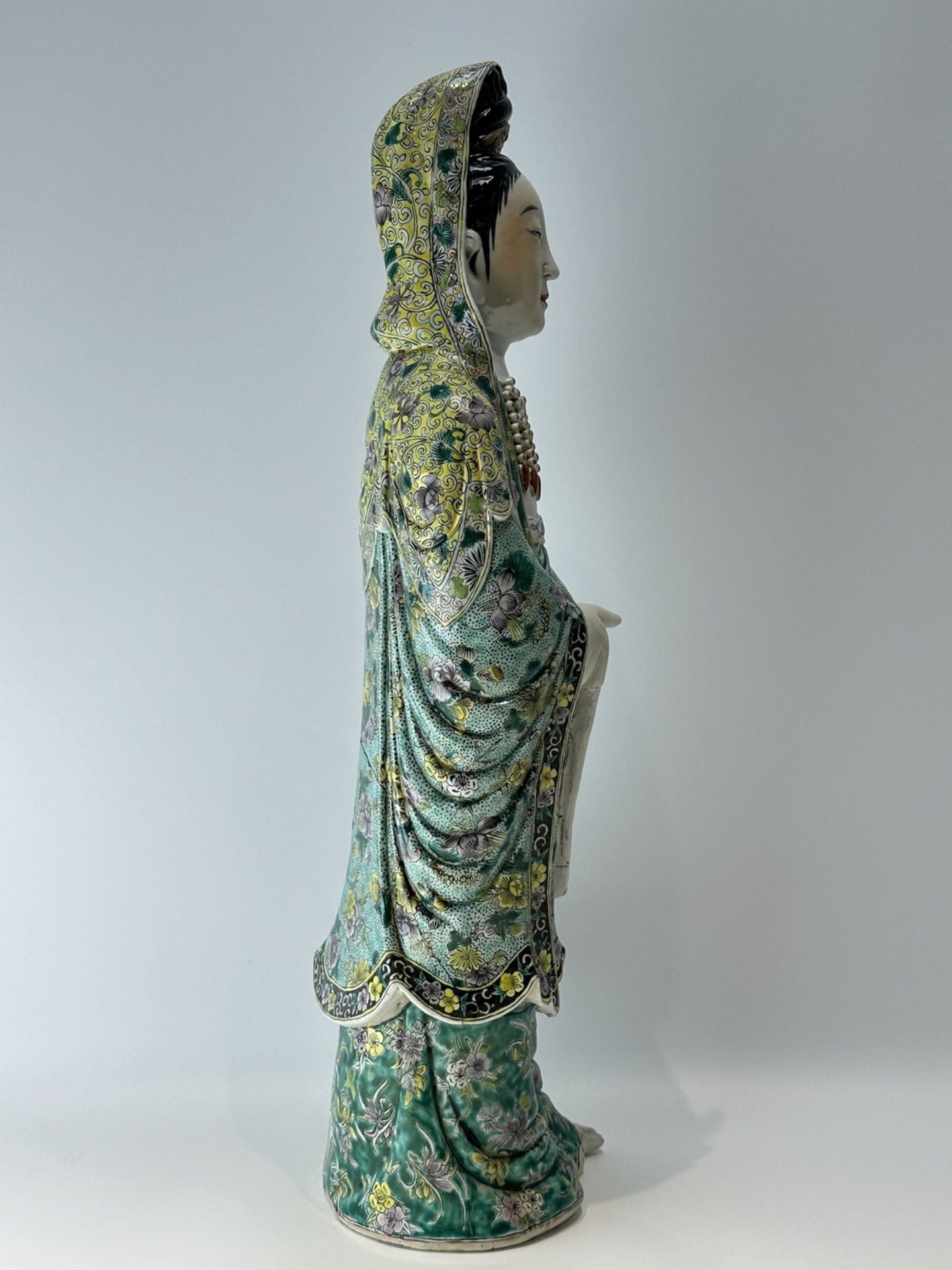 A Chinese porcelain figure, 17TH/18TH Century Pr.  - Bild 13 aus 14