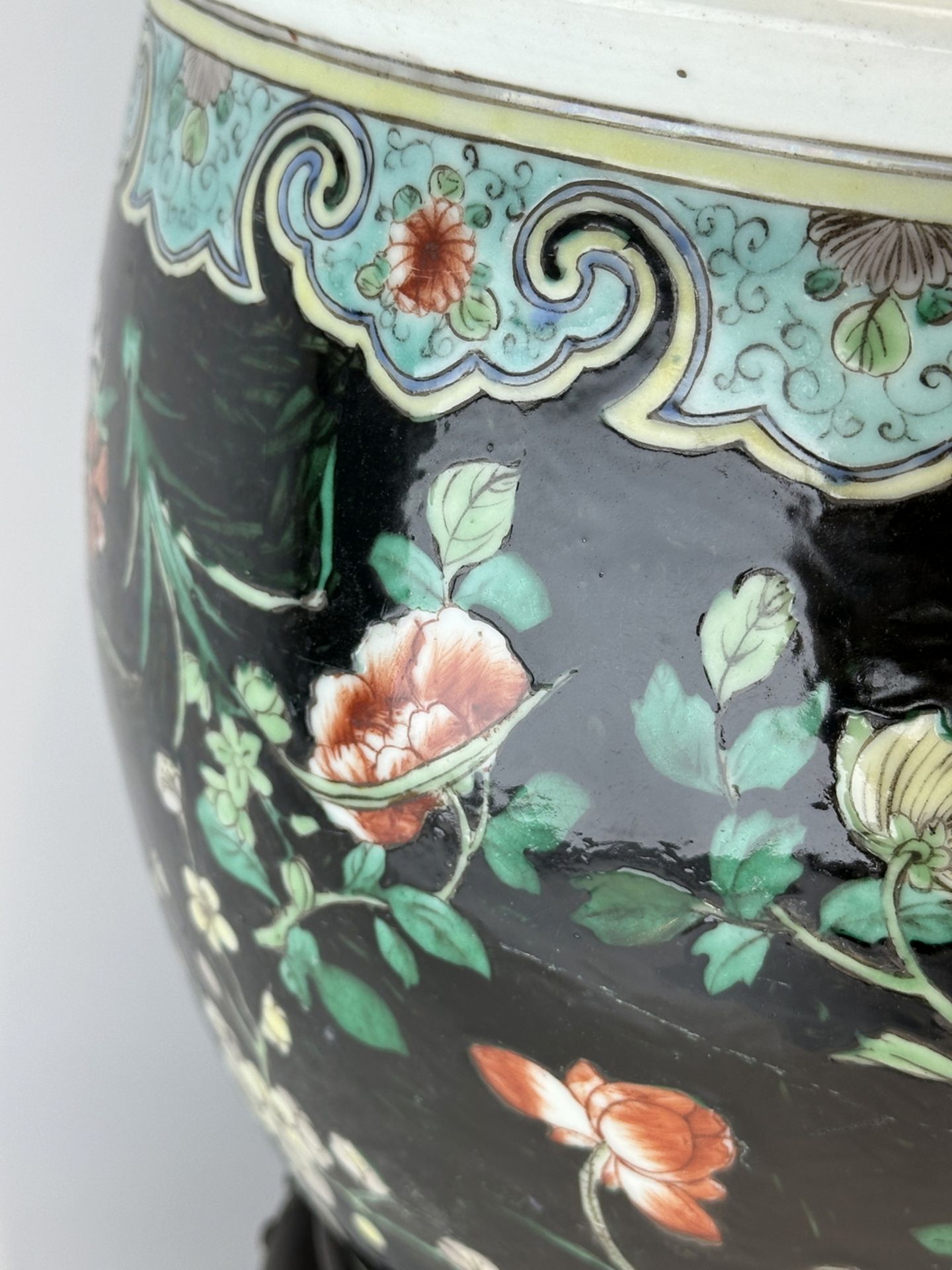 A Chinese Famille Rose jar, 19TH/20TH Century Pr.  - Bild 4 aus 15