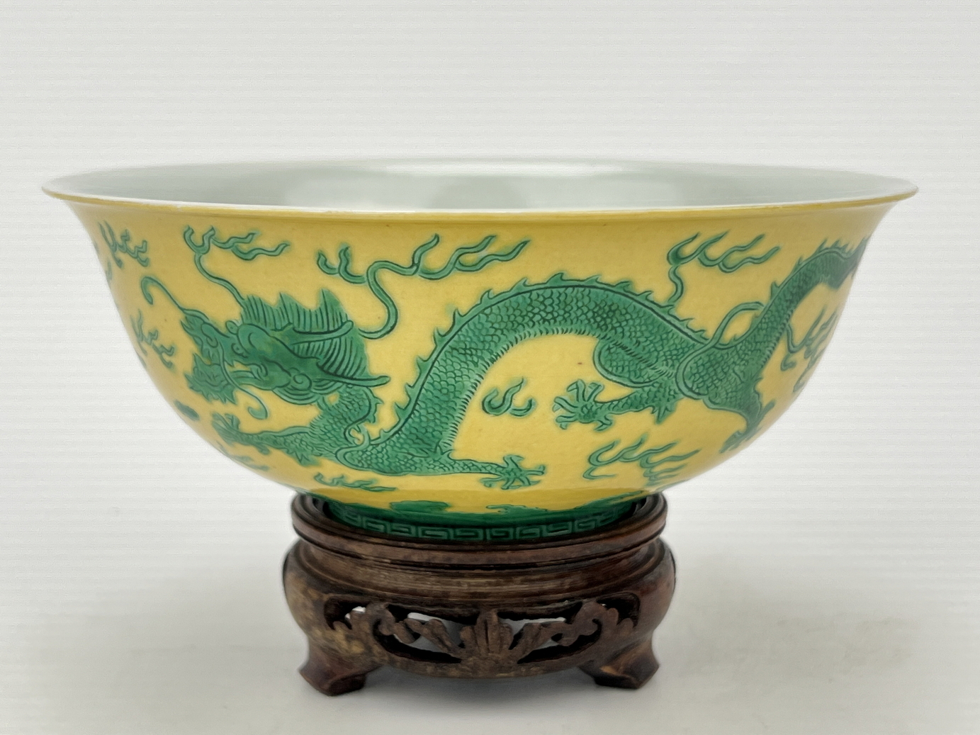 A Chinese Famille Rose bowl, 18TH/19TH Century Pr. 