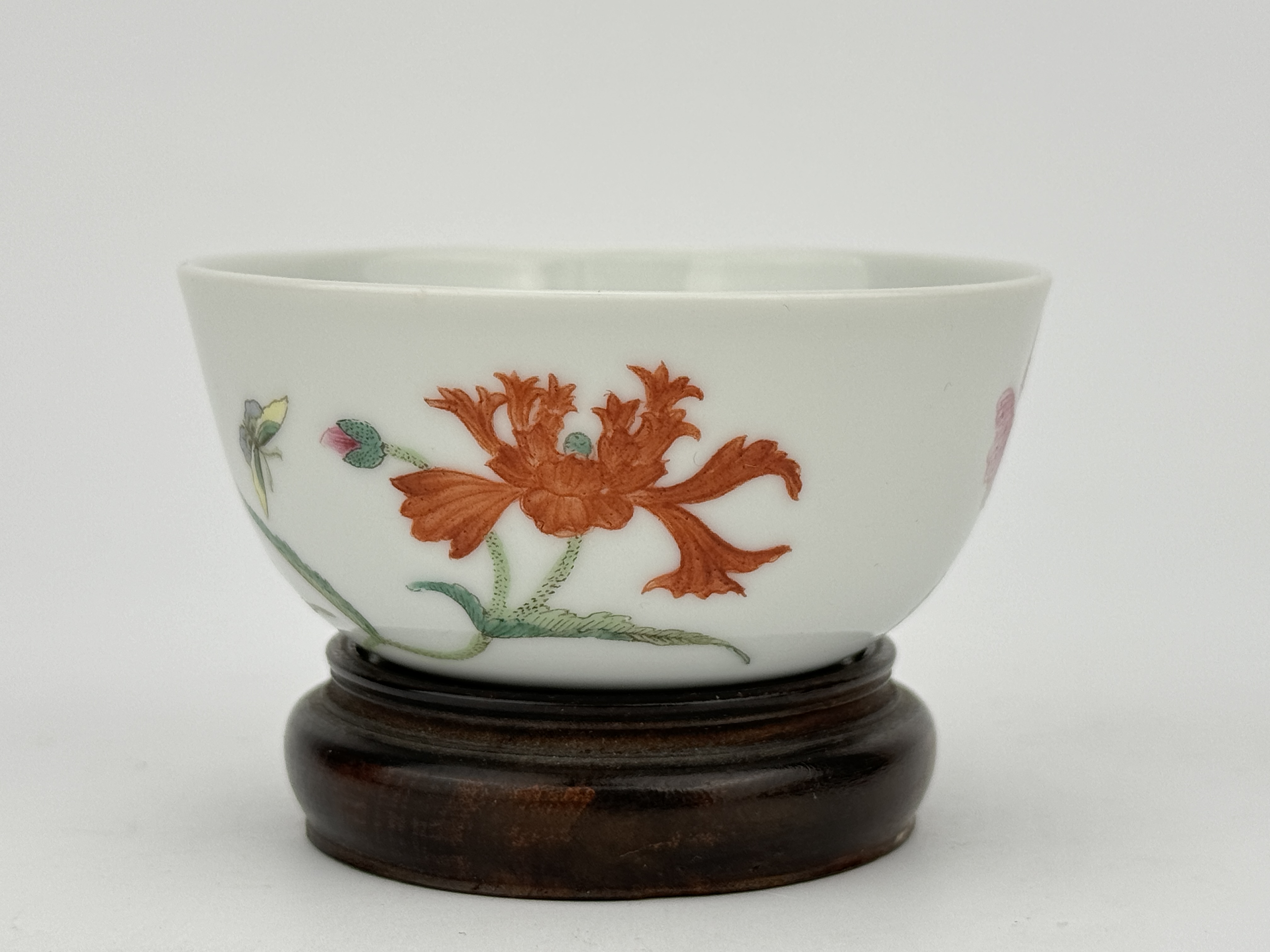 A Chinese Famille Rose cup, 17TH/18TH Century Pr.  - Image 2 of 3