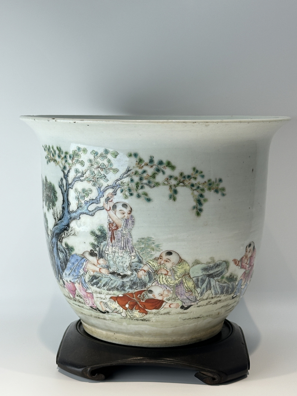 A Chinese Famille Rose planter, 19TH/20TH Century Pr. 