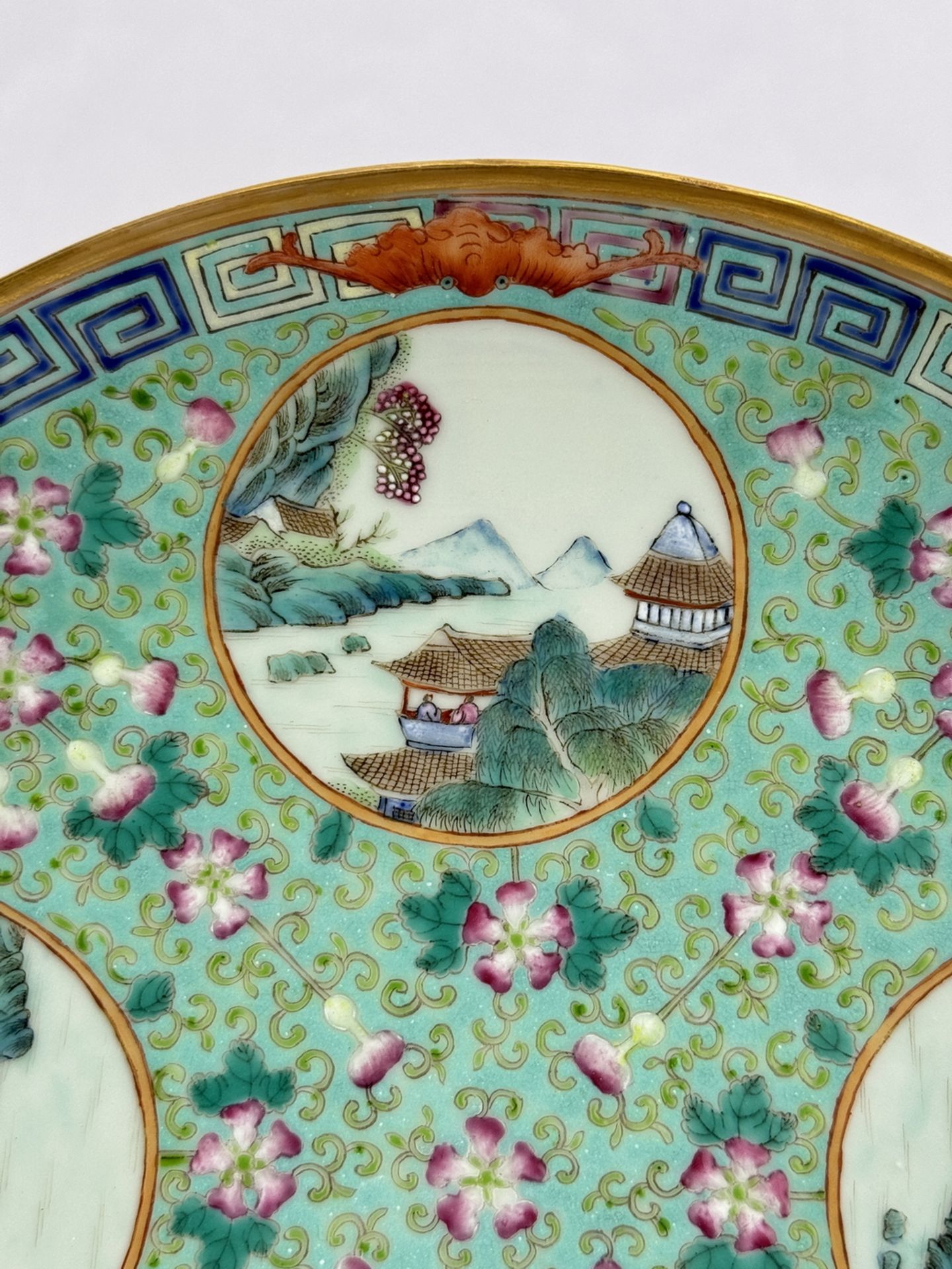 A Chinese Famille Rose dish, 17TH/18TH Century Pr.  - Bild 2 aus 6