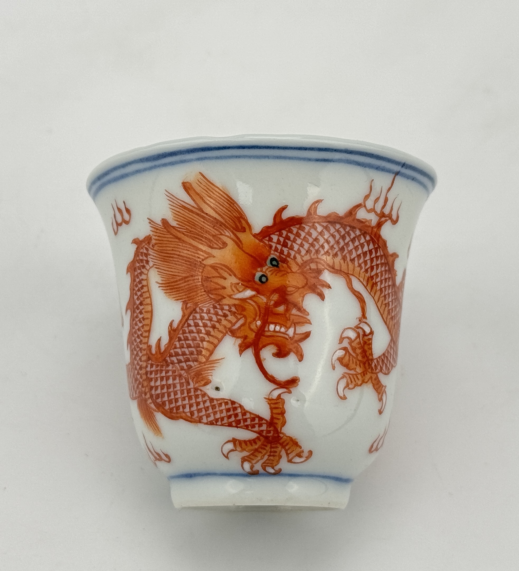 A pair of Chinese Famille Rose cups, 19TH/20TH Century Pr.  - Image 3 of 4