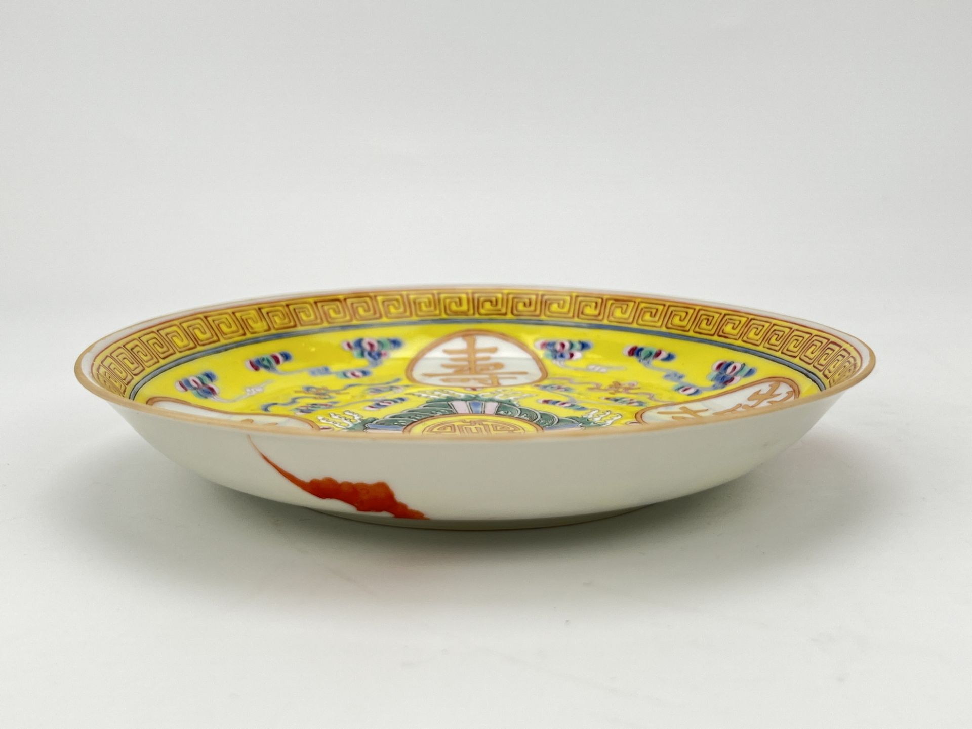 A Chinese Famille Rose dish, 19TH/20TH Century Pr.  - Bild 3 aus 7